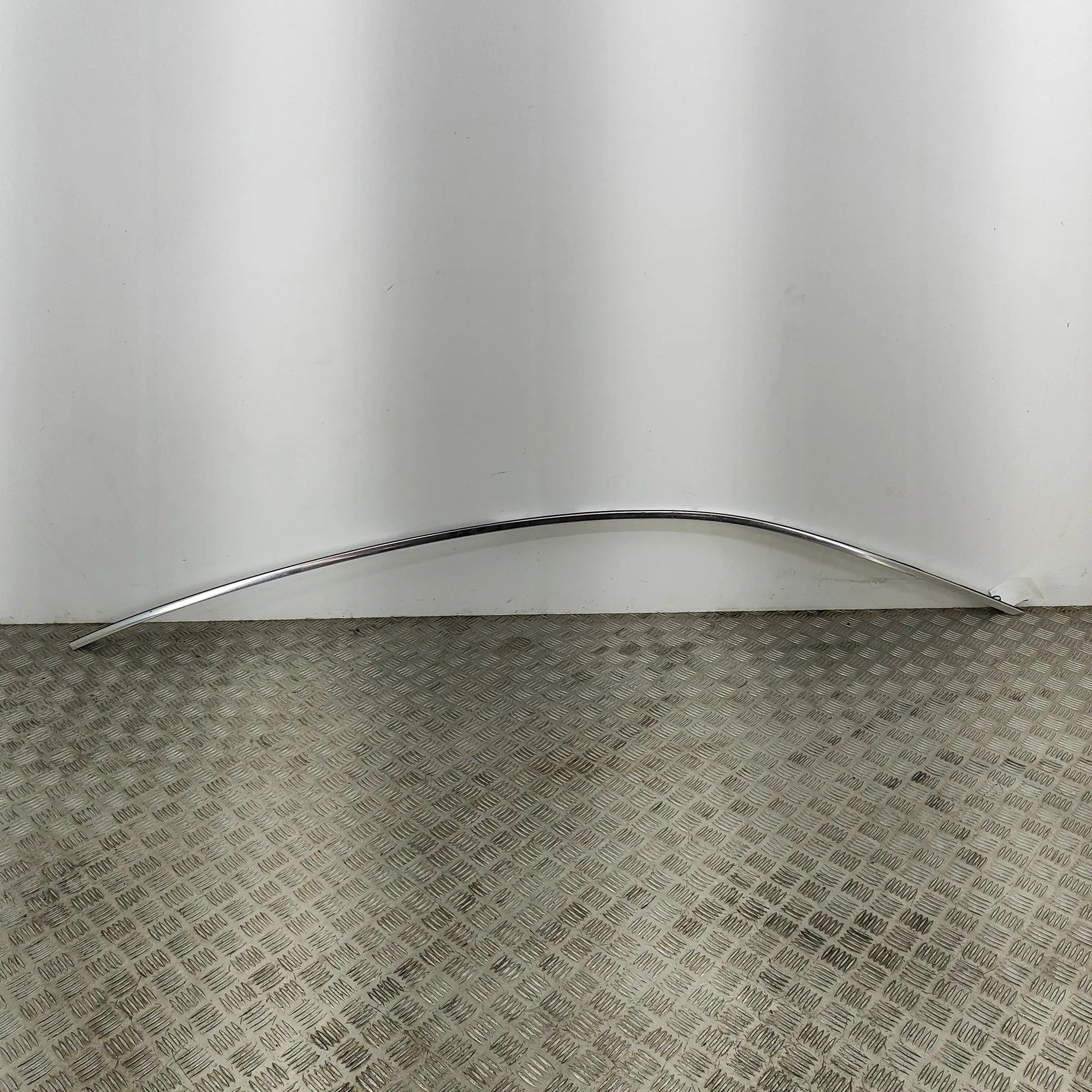 Maserati Quattroporte Right Side Roof Strip Trim Right Side Roof Strip Trim — MASERATI QUATTROPO...