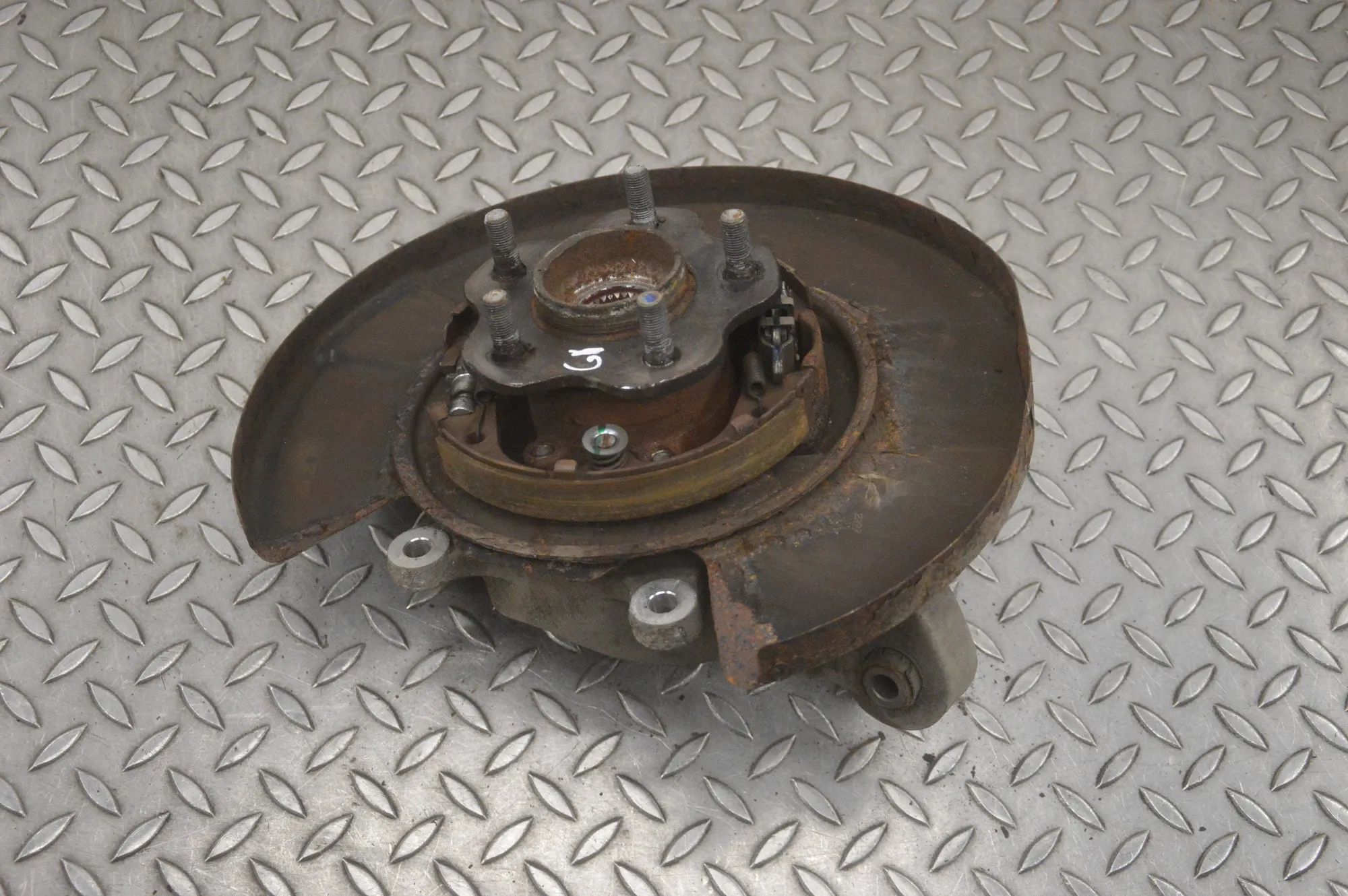 Infiniti FX / QX70 (S51) Rear Left Wheel Hub Spindle Rear Left Wheel Hub Spindle — INFINITI FX (2008...