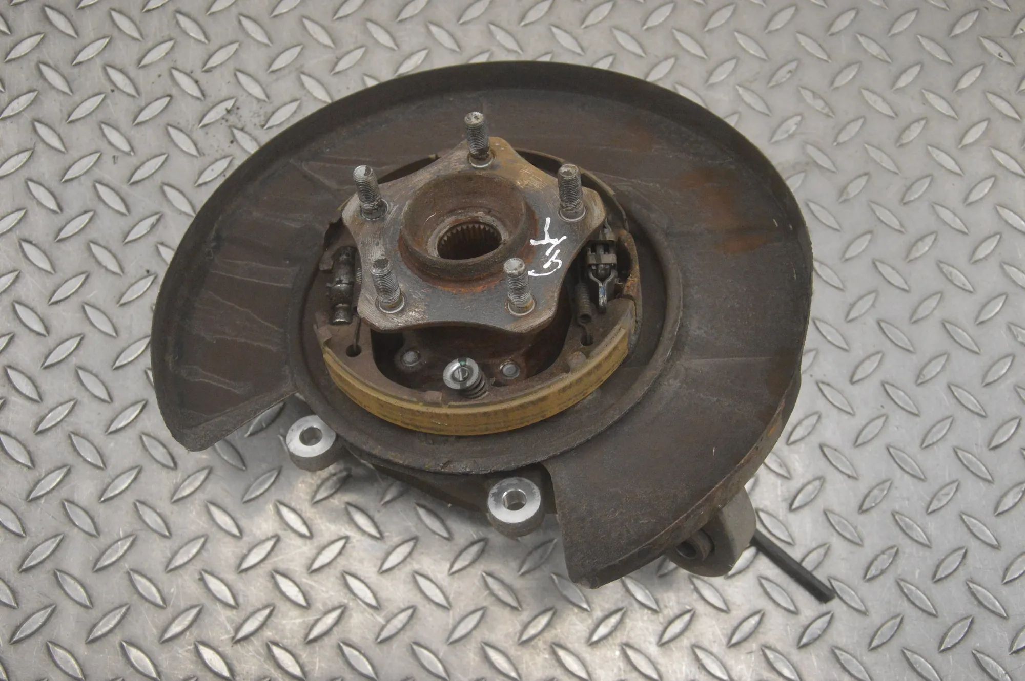 Infiniti FX / QX70 (S51) Rear Left Wheel Hub Spindle Rear Left Wheel Hub Spindle — INFINITI FX (2008...