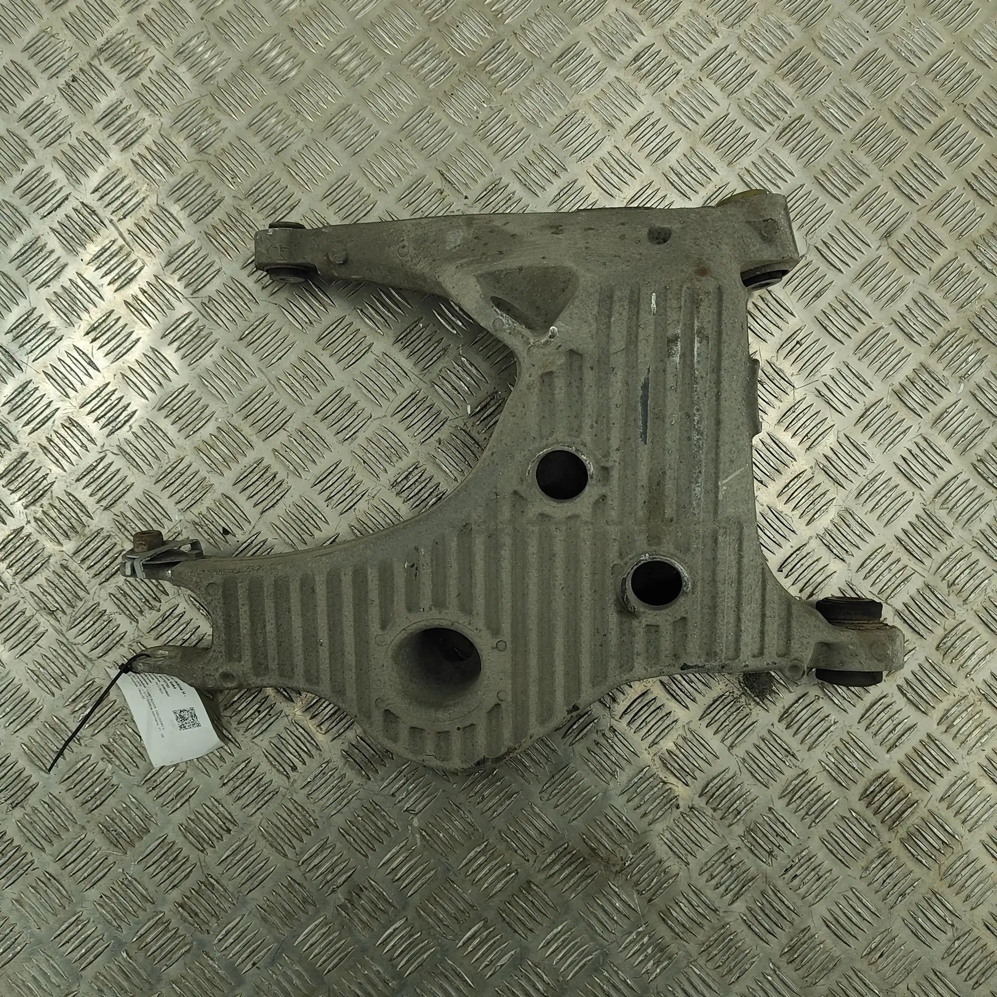 Land Rover Discovery Rear Right Lower Control Arm Rear Right Lower Control Arm — LAND ROVER DISCO...