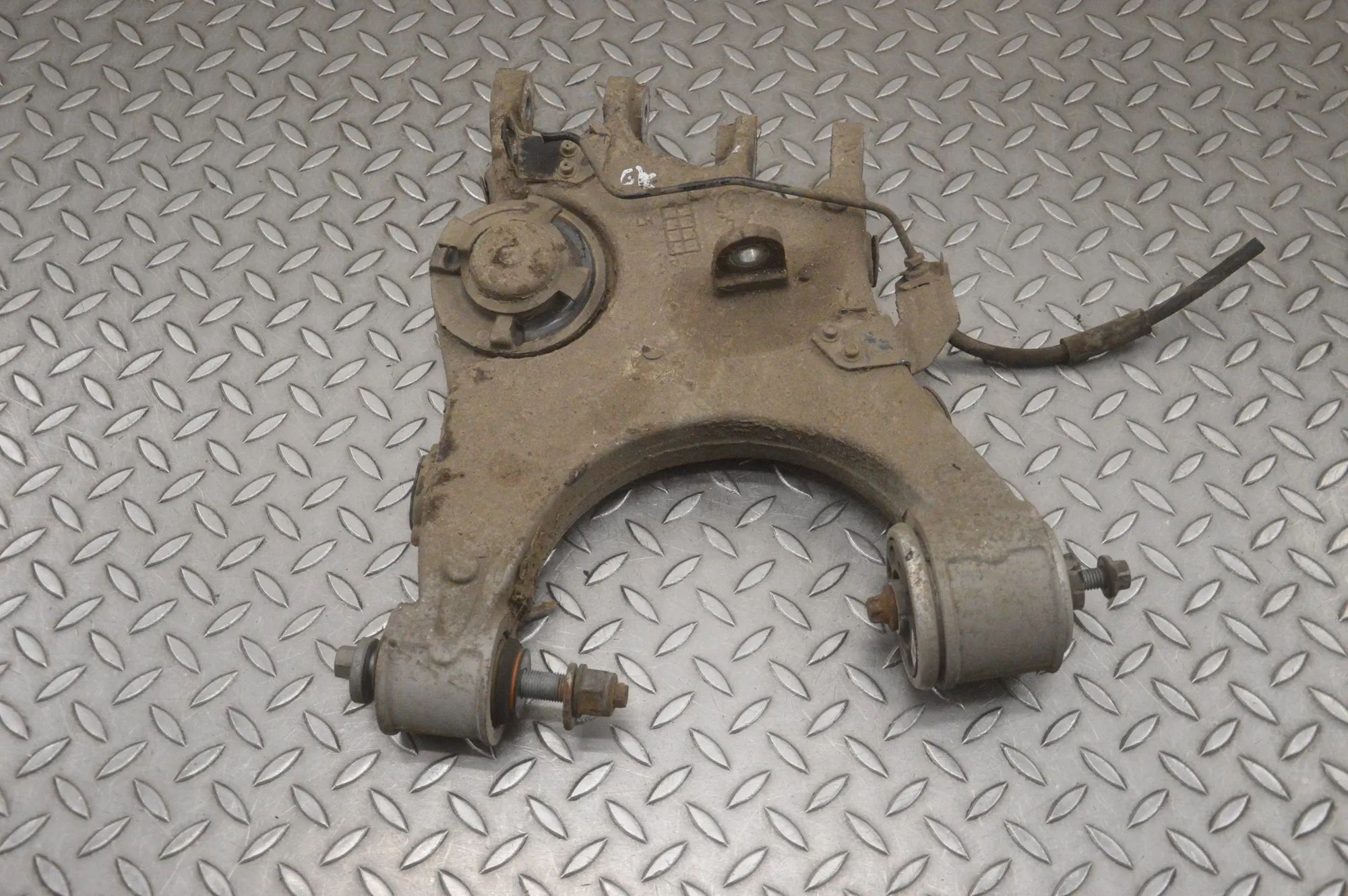 Alfa-Romeo Giulia (952) Rear Left Lower Control Arm Rear Left Lower Control Arm — ALFA ROMEO GIULIA...