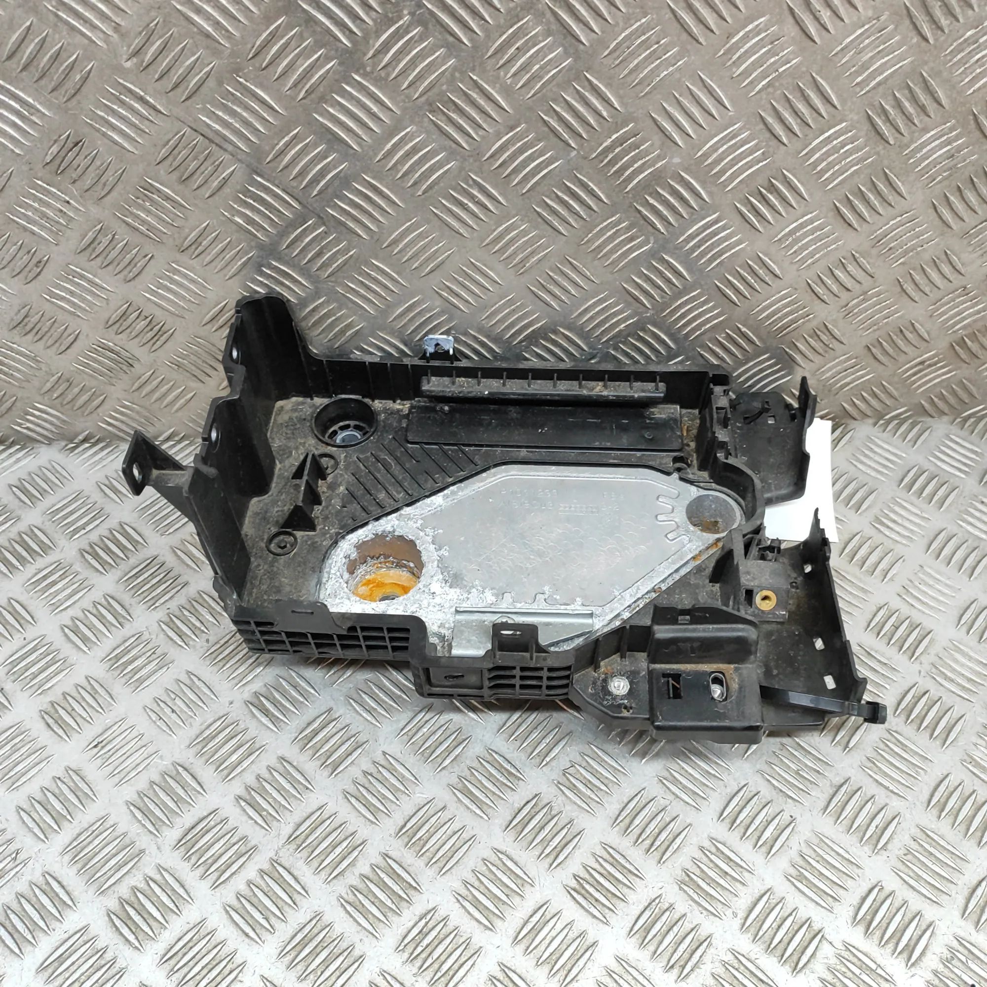 Nissan Juke Battery tray Battery tray — NISSAN JUKE (F16) (2019-...) — 6...