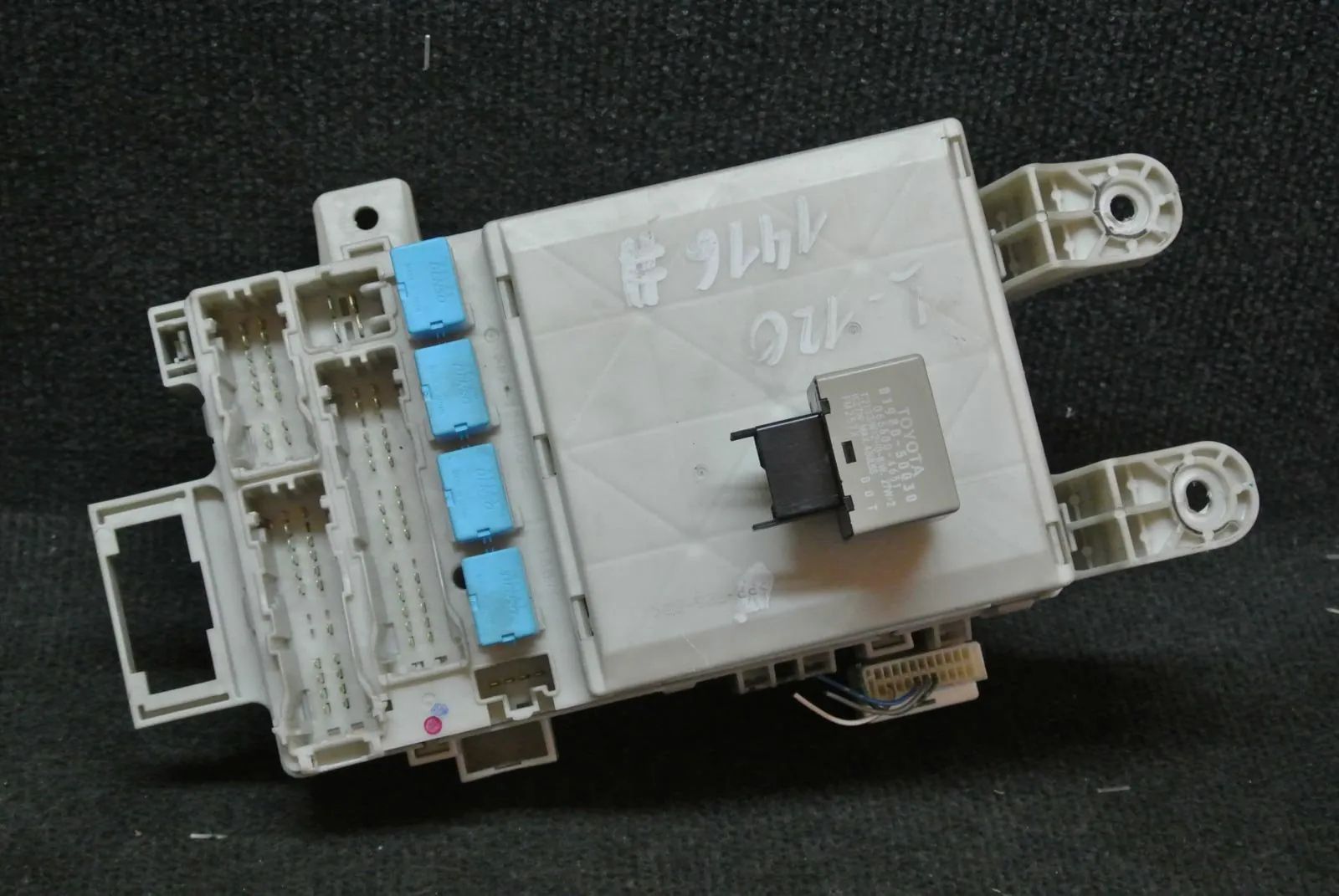 Toyota Land Cruiser 120 Fuse box Fuse box — TOYOTA LAND CRUISER (120 _J12_) (200...