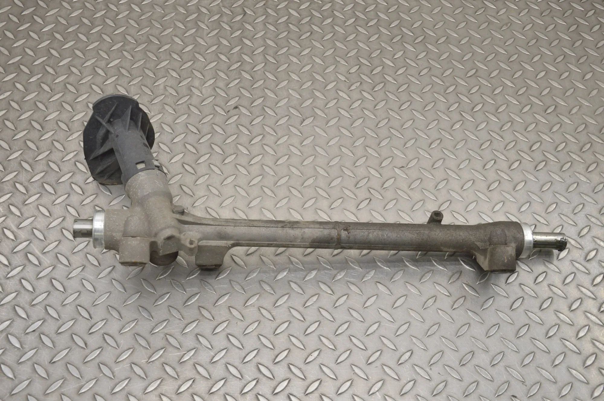 Mazda 3 (BM / BN) рулевая рейка / червяк Steering Rack — MAZDA 3 (Sedan BM) (2013-...) —...
