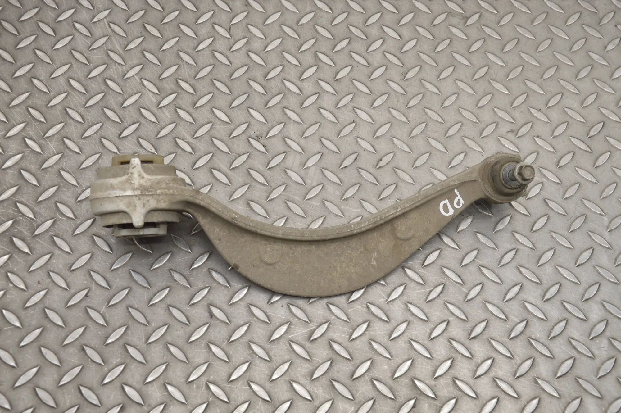 Land Rover Range Rover Velar Front Right Curved Control Arm Front Right Curved Control Arm — LAND ROVER RAN...