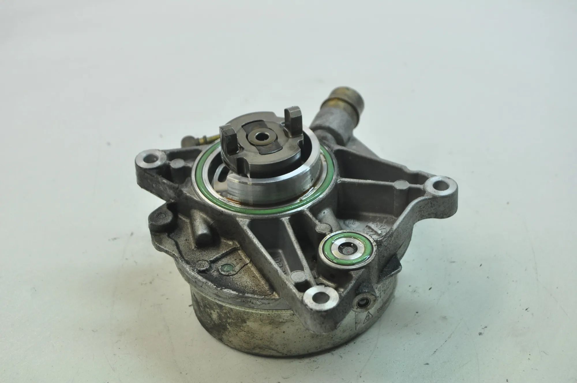 Porsche Cayenne Alipaine pumpu Vacuum Pump — PORSCHE CAYENNE (92A) (2010-...) ...