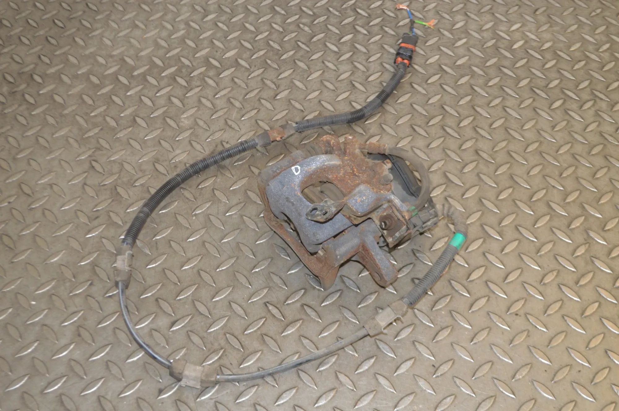Nissan Qashqai (J11) Brake caliper — rear right Brake caliper — rear right — NISSAN QASHQAI (II...
