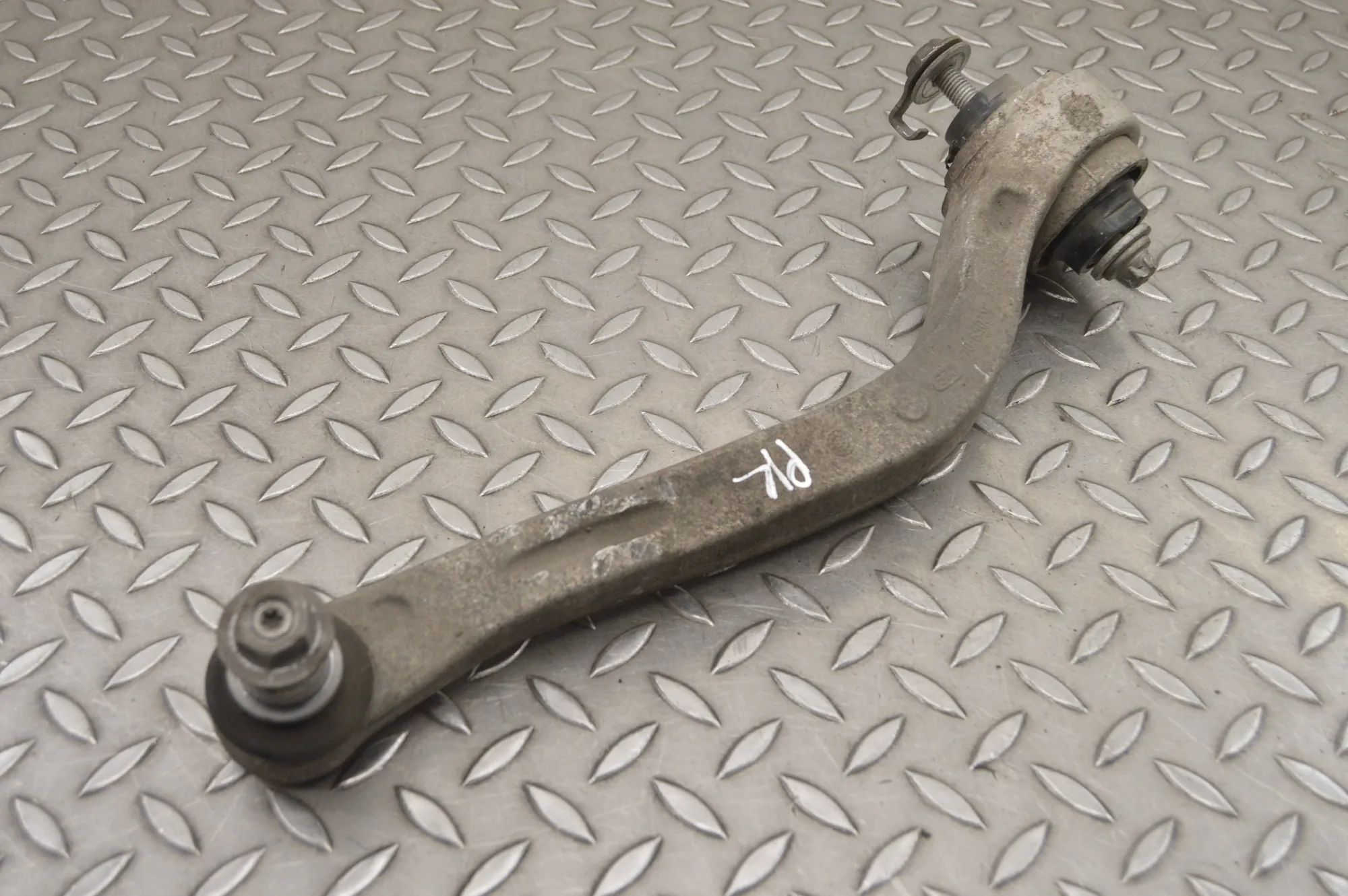 Alfa-Romeo Giulia (952) Front Left Curved Control Arm Front Left Curved Control Arm — ALFA ROMEO GIUL...