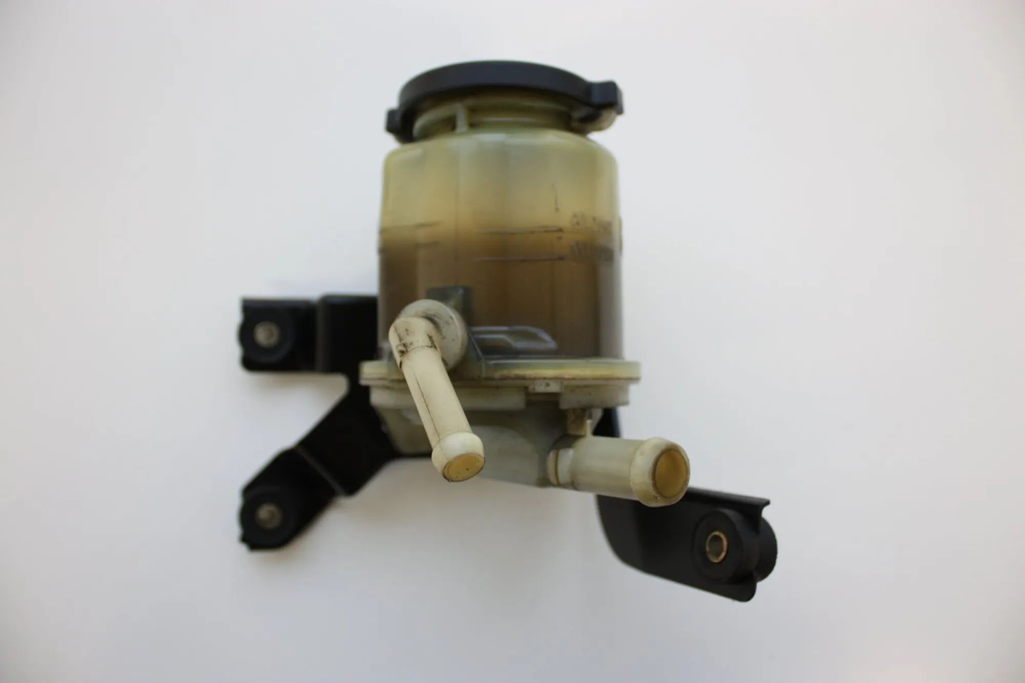 Lexus RX Power steering fluid reservoir Power steering fluid reservoir — LEXUS RX (_U3_...