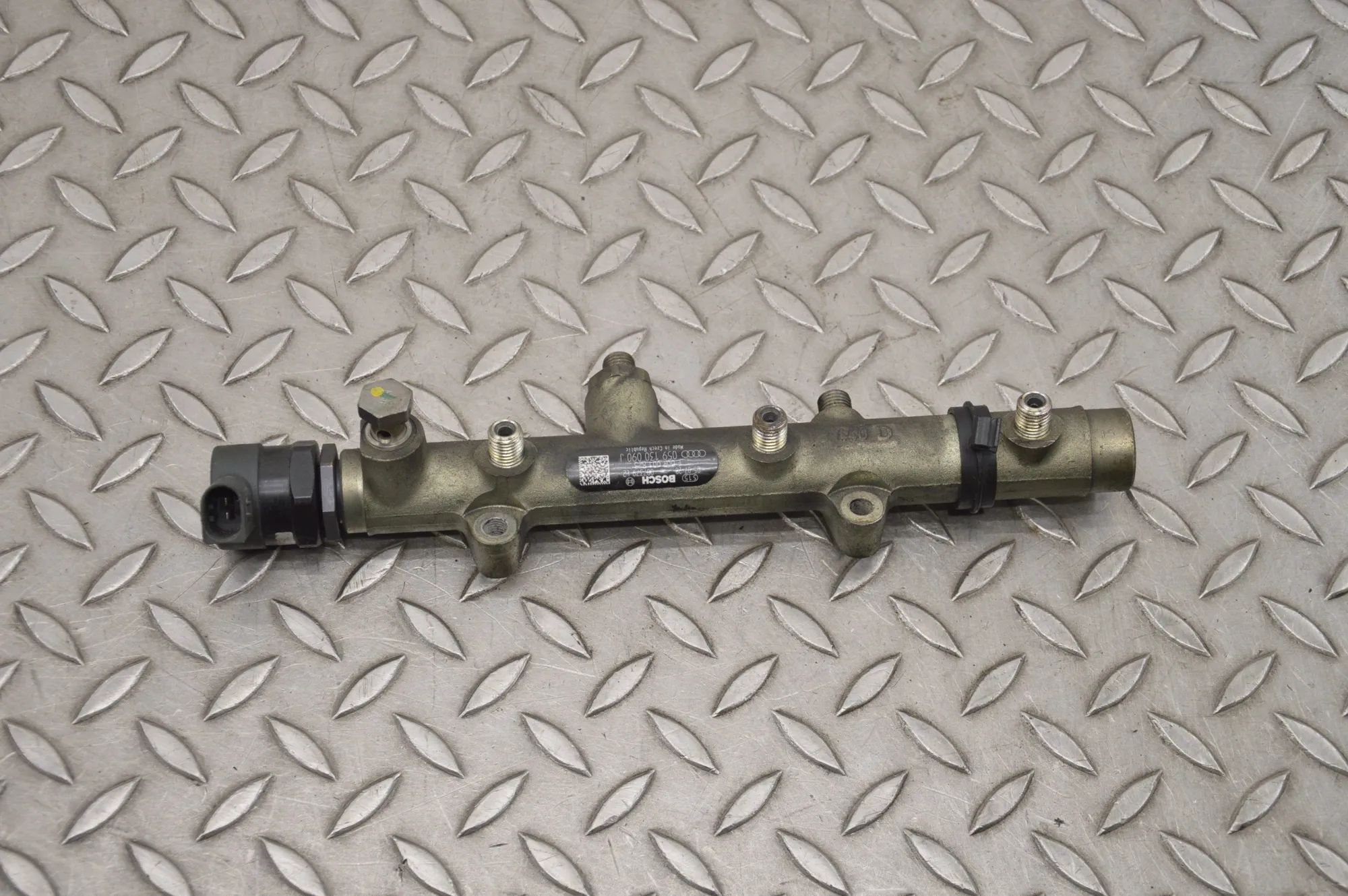 Volkswagen Phaeton Fuel Rail Fuel rail — VW PHAETON (3D_) (2002-2016) — 0591...