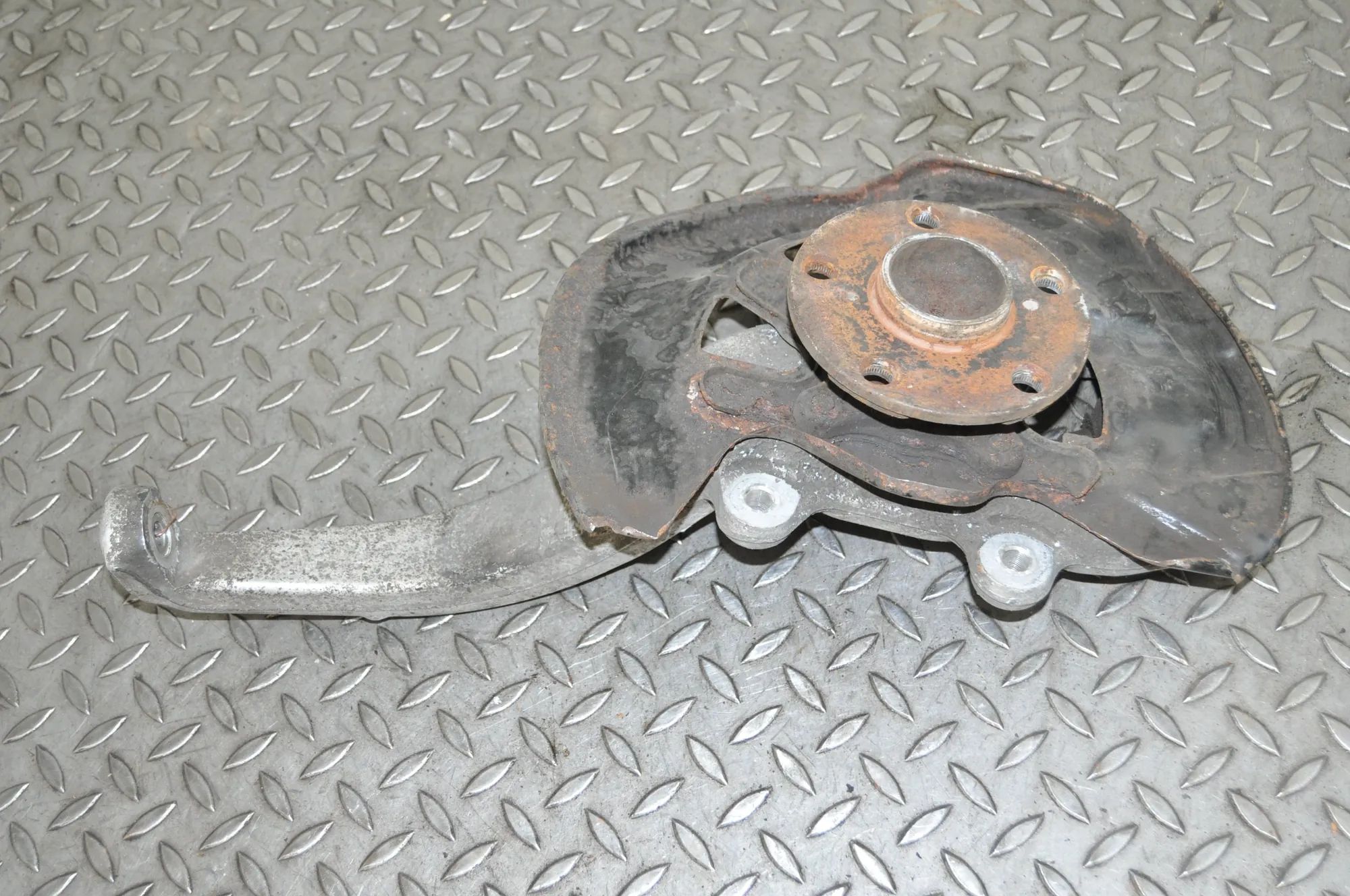Lexus GS Front Right Wheel Hub Front Right Wheel Hub — LEXUS GS (III GRS19_, U...