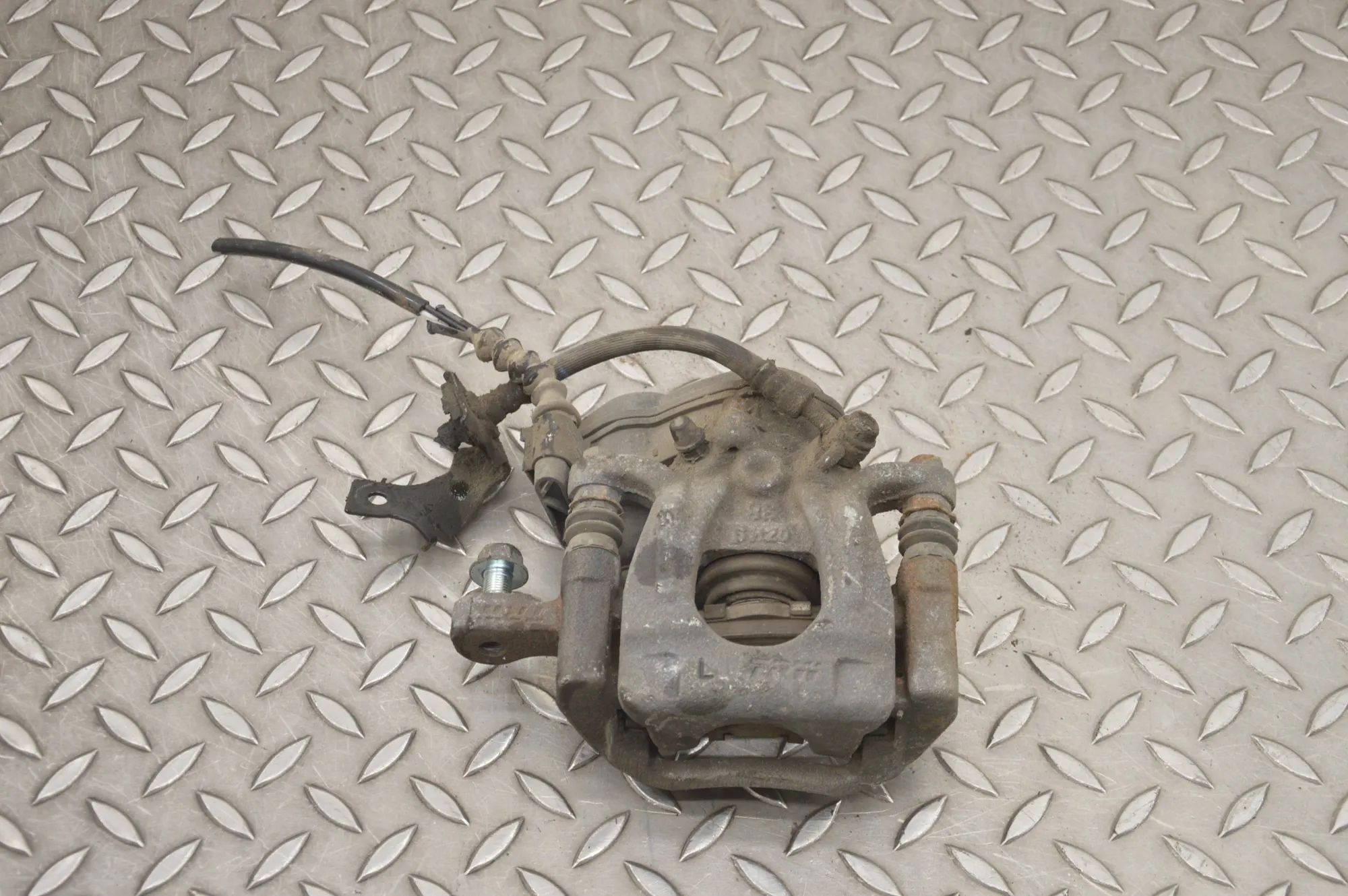 Nissan X-Trail / Rogue Brake caliper — rear left Brake caliper — rear left — NISSAN X-TRAIL (T32...