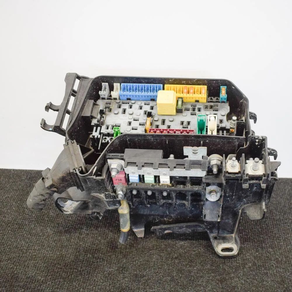 Mercedes-Benz GLA (X156) Fuse box Fuse box — MERCEDES BENZ GLA (X156) (2013-...) ...