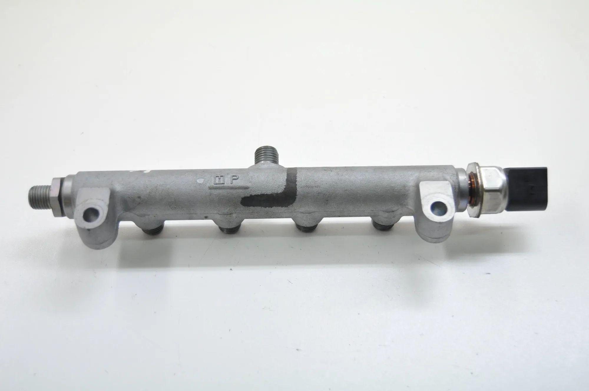Porsche Cayenne Fuel rail — left Fuel rail — left — PORSCHE CAYENNE (92A) (2010-...