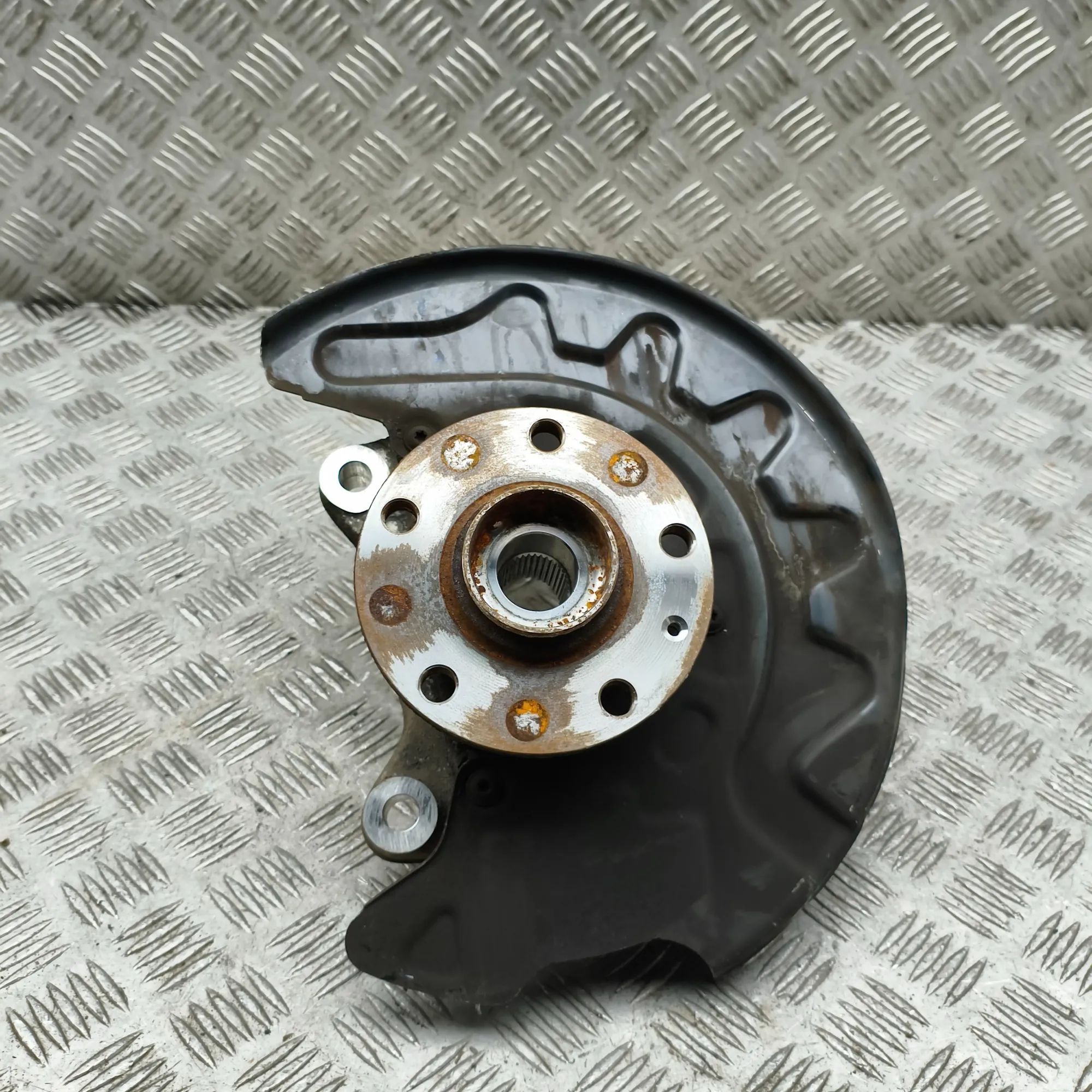 Audi Q3 (F3) Front Left Wheel Hub Front Left Wheel Hub — AUDI Q3 (F3) (2018-...) ...