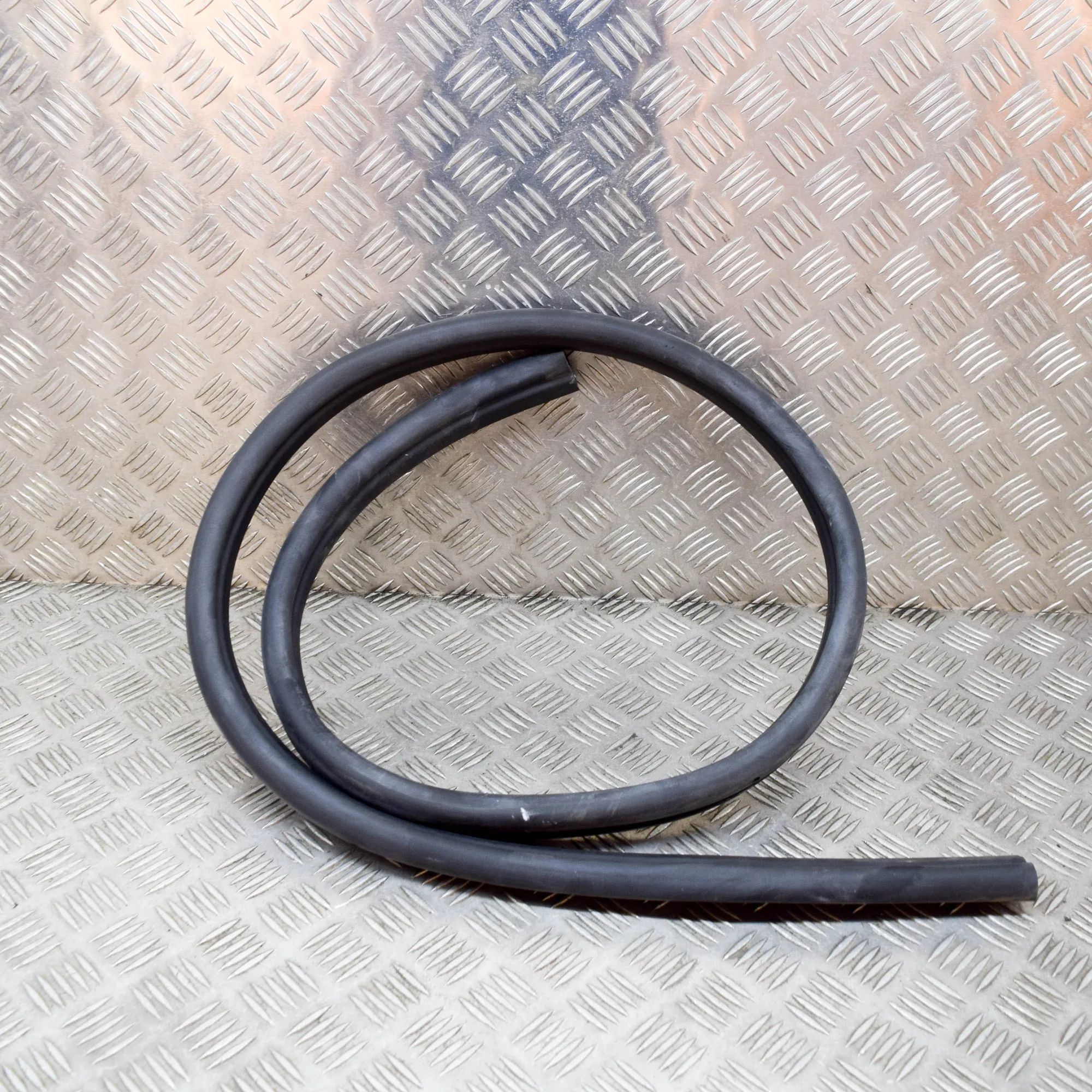 Maserati GranTurismo / GranCabrio Door rubber seal — front left Door rubber seal — front left — MASERATI GRAN (...