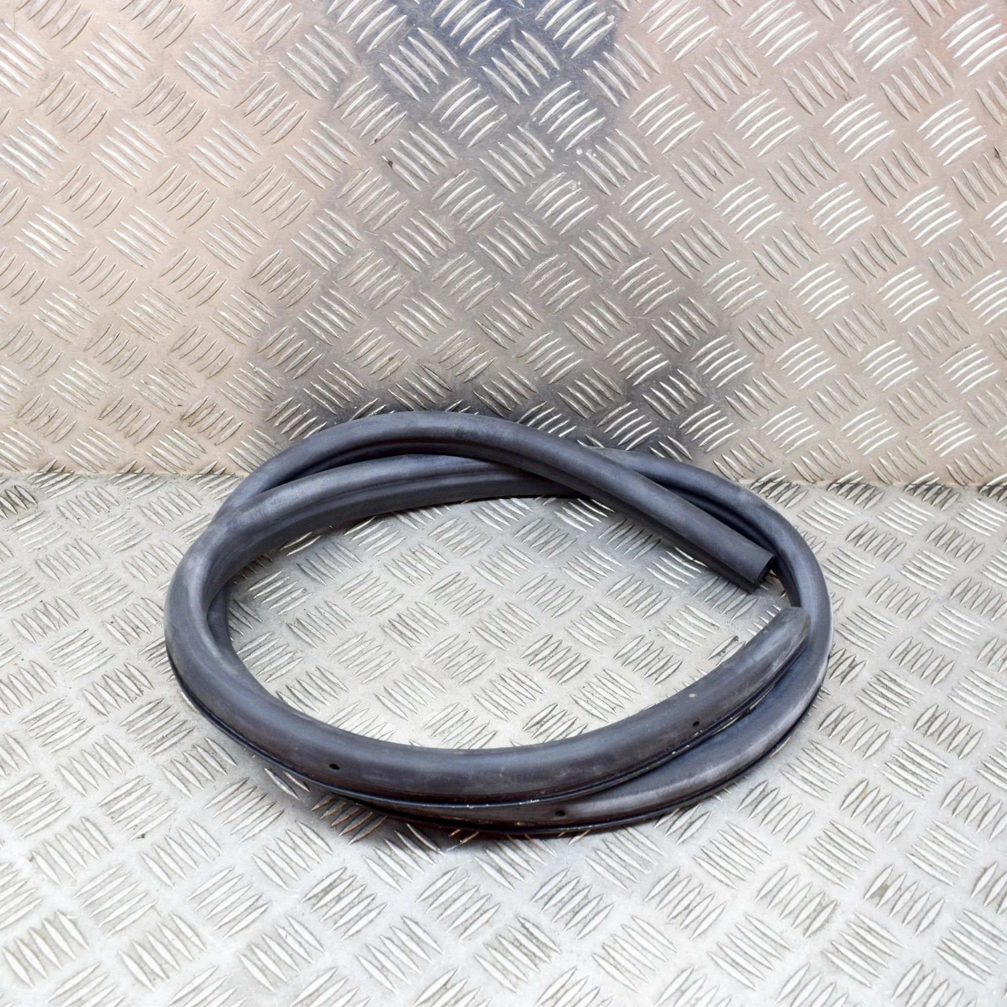 Maserati GranTurismo / GranCabrio Door rubber seal — front right Door rubber seal — front right — MASERATI GRAN ...