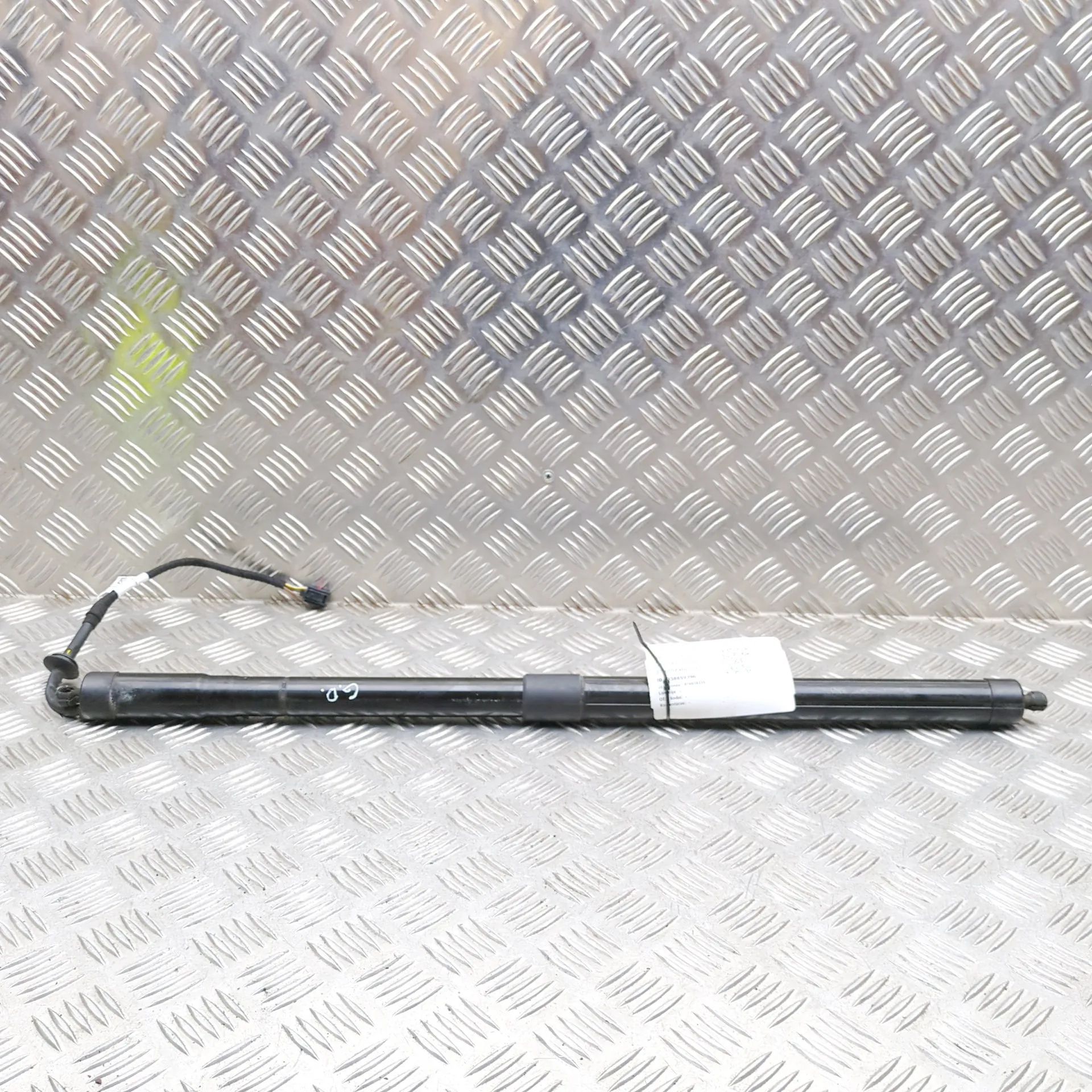Land Rover Range Rover Sport (L494) Right Side Tailgate Gas Strut Right Side Tailgate Gas Strut — LAND ROVER RANG...