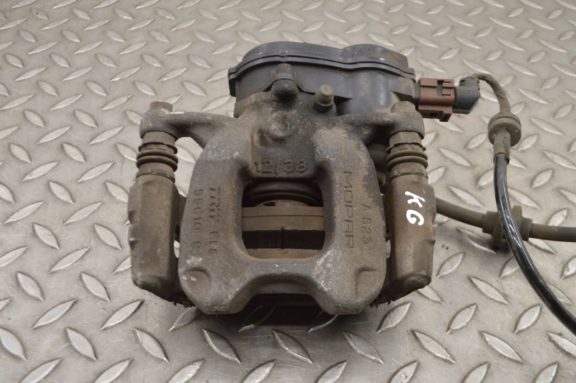 Jeep Renegade Brake caliper — rear left Brake caliper — rear left — JEEP RENEGADE (Off-...