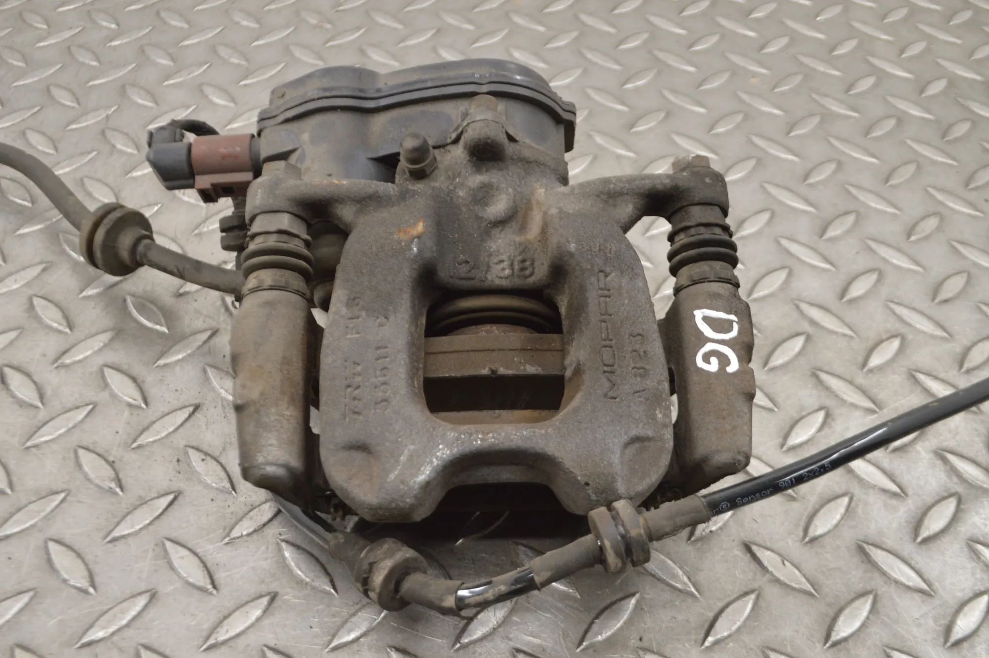 Jeep Renegade Brake caliper — rear right Brake caliper — rear right — JEEP RENEGADE (Off...
