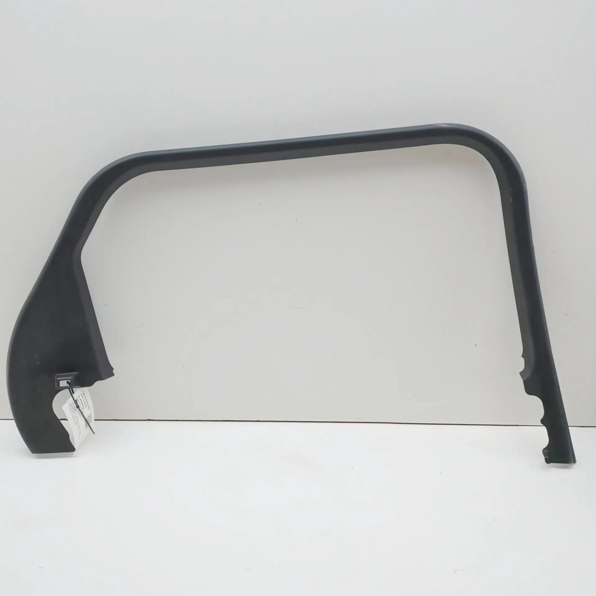 Land Rover Range Rover Velar Door window strip — rear left Door window strip — rear left — LAND ROVER RANG...