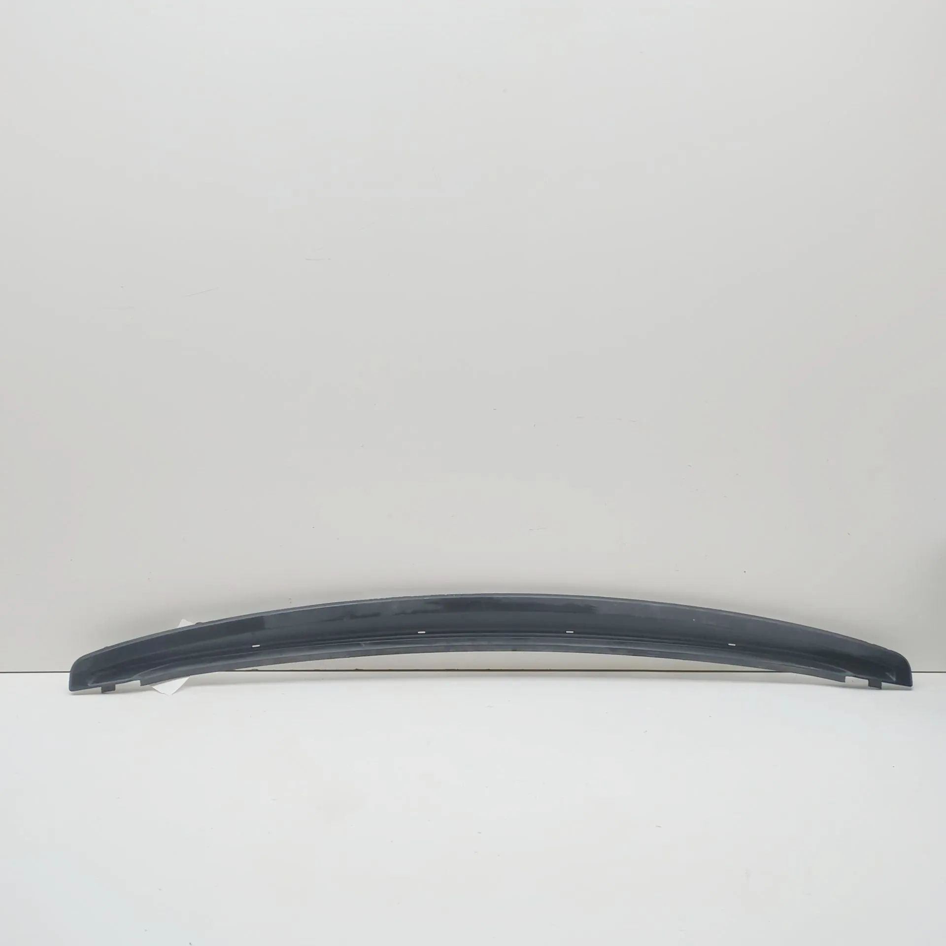 Land Rover Range Rover Velar Rear Bumper Center Molding Rear Bumper Center Molding — LAND ROVER RANGE R...