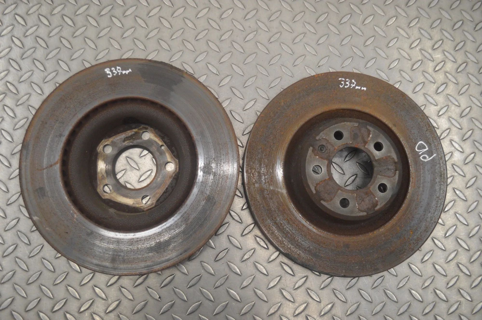 Audi Q5 (FY) Front Brake Disc Kit Front Brake Disc Kit — AUDI Q5 (FY) (2016-...) ...