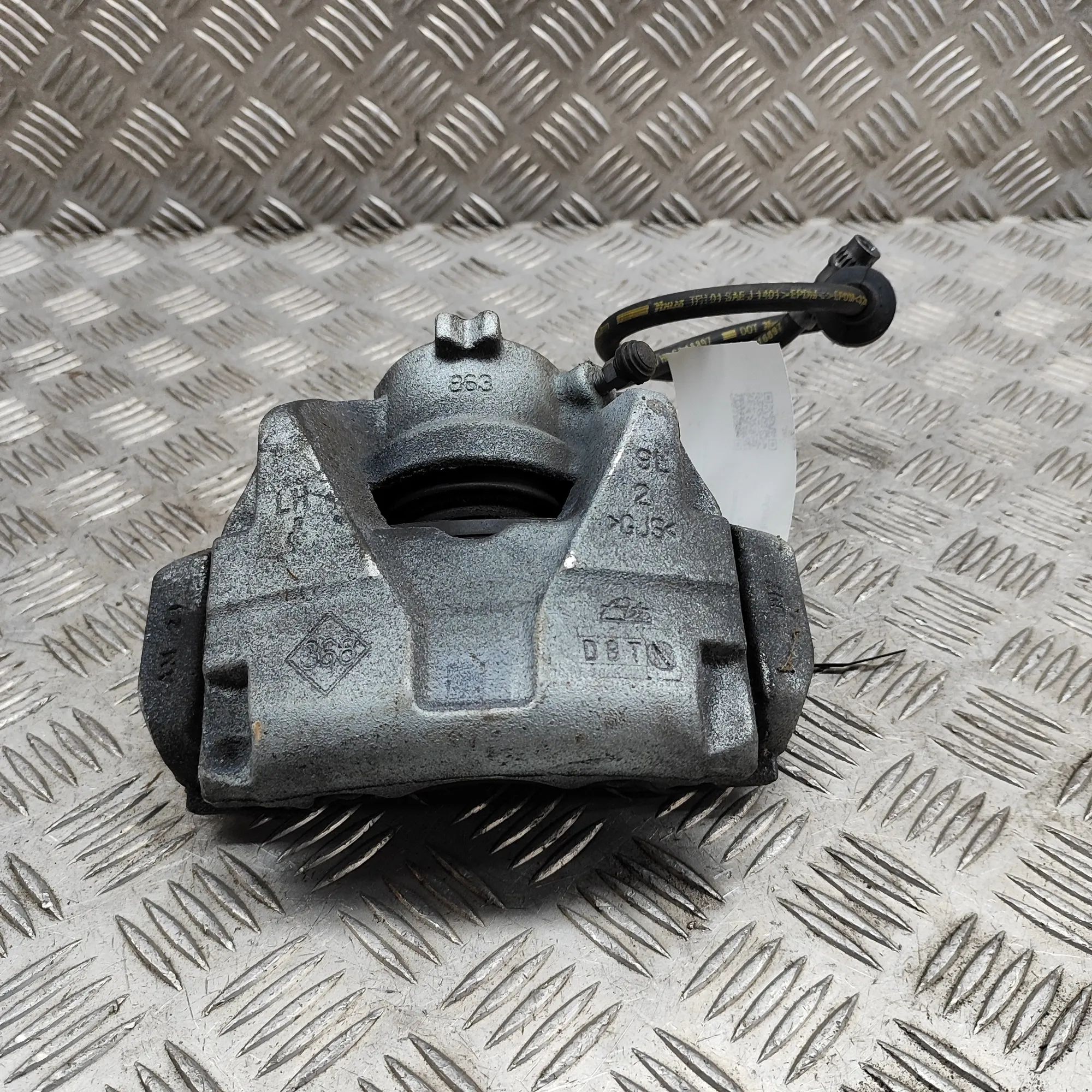 Nissan Juke Brake caliper — front left Brake caliper — front left — NISSAN JUKE (F16) ...