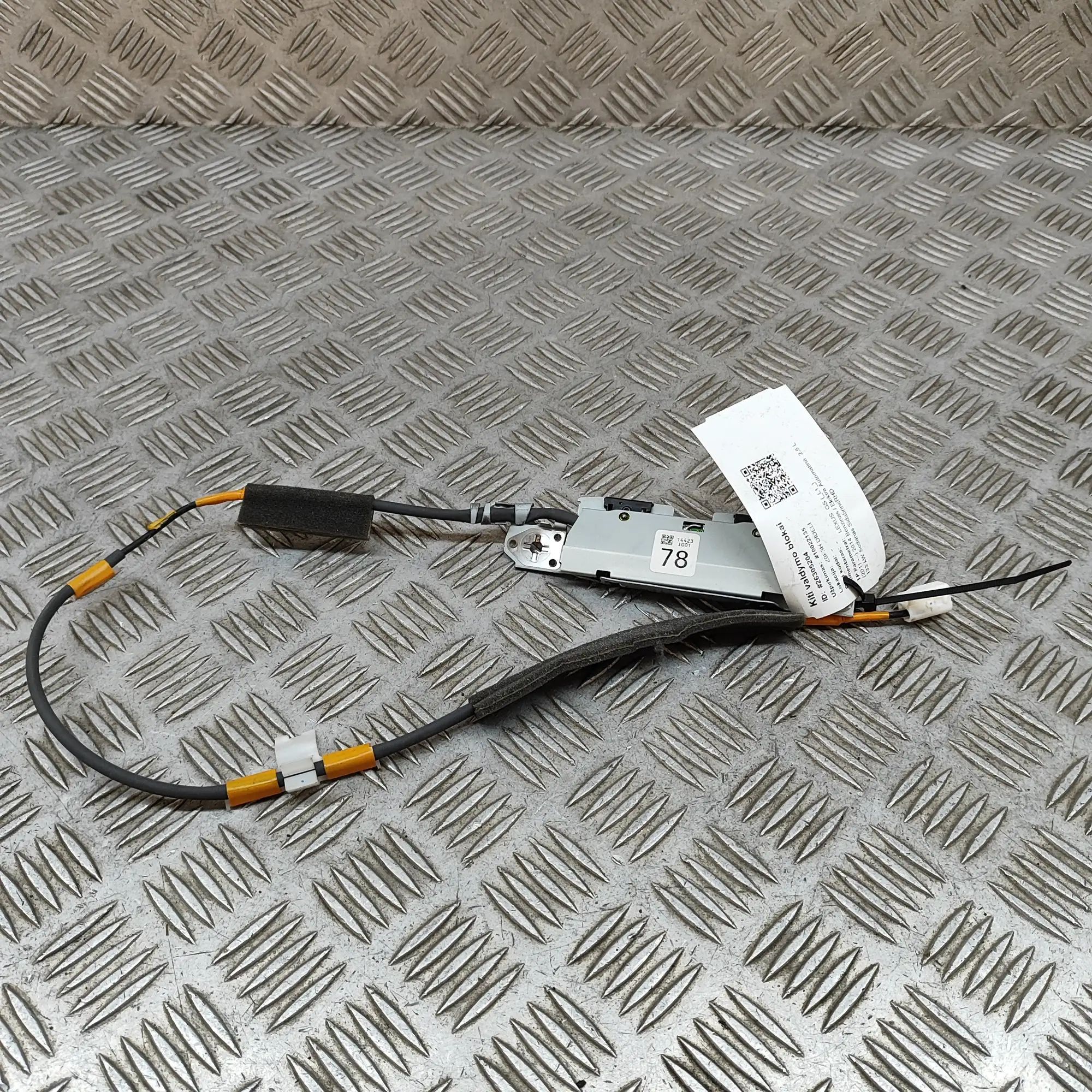 Lexus GS Antenna Amplifier Antenna Amplifier — LEXUS GS (_L1_) (2011-...) ...