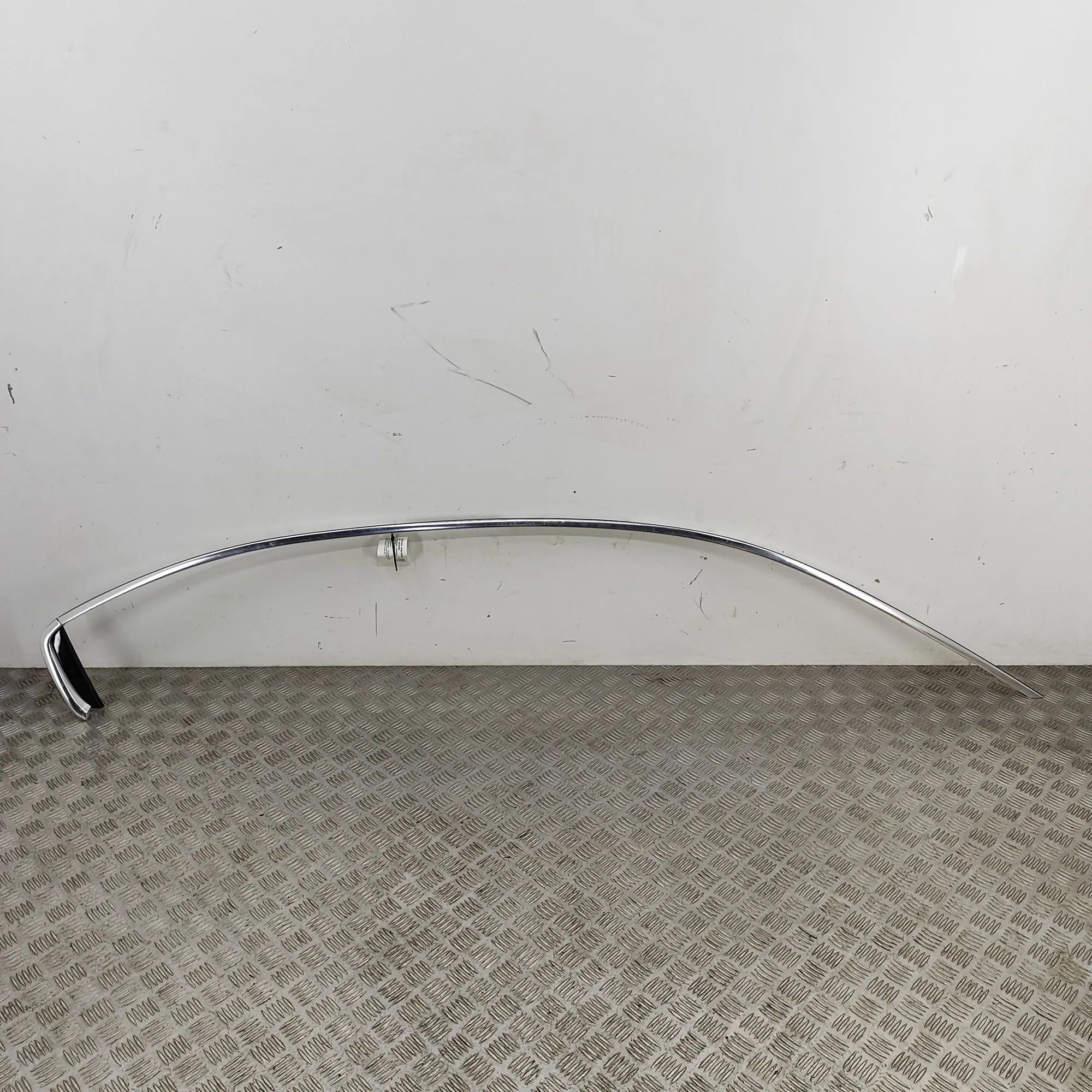 Maserati Ghibli Right Side Roof Strip Trim Right Side Roof Strip Trim — MASERATI GHIBLI (M...
