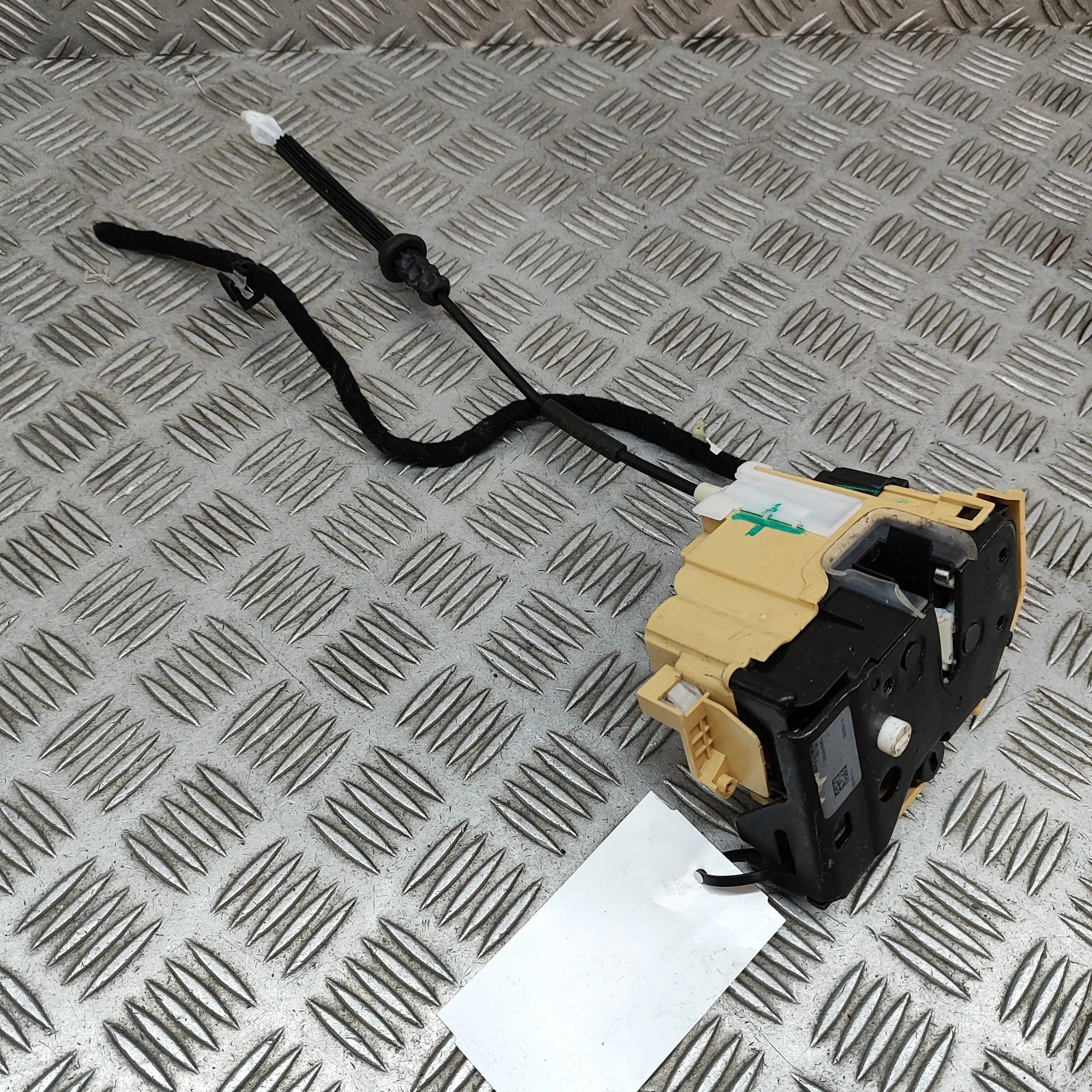 Alfa-Romeo Giulia (952) Door lock — rear right Door lock — rear right — ALFA ROMEO GIULIA (952...