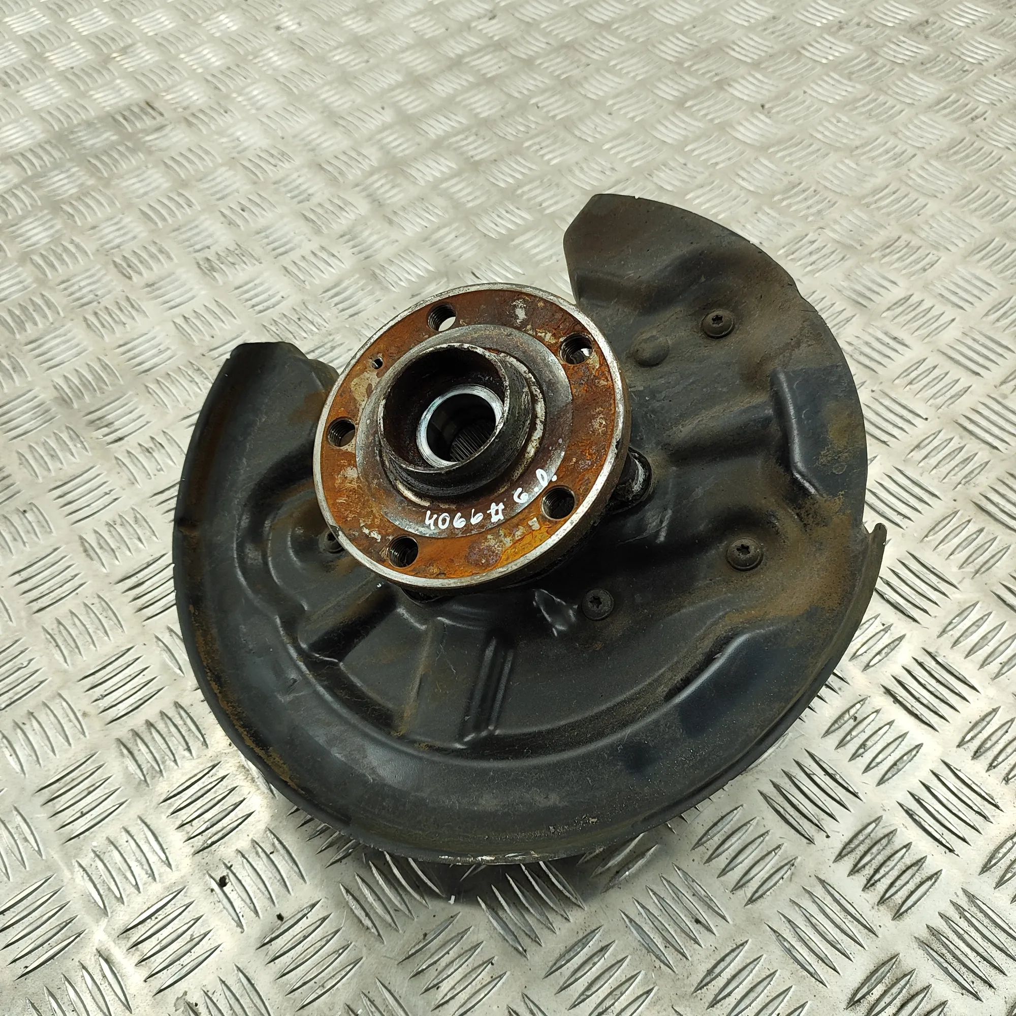 Audi Q3 (8U) Rear Right Wheel Hub Rear Right Wheel Hub — AUDI Q3 (8U) (2011-2018)...