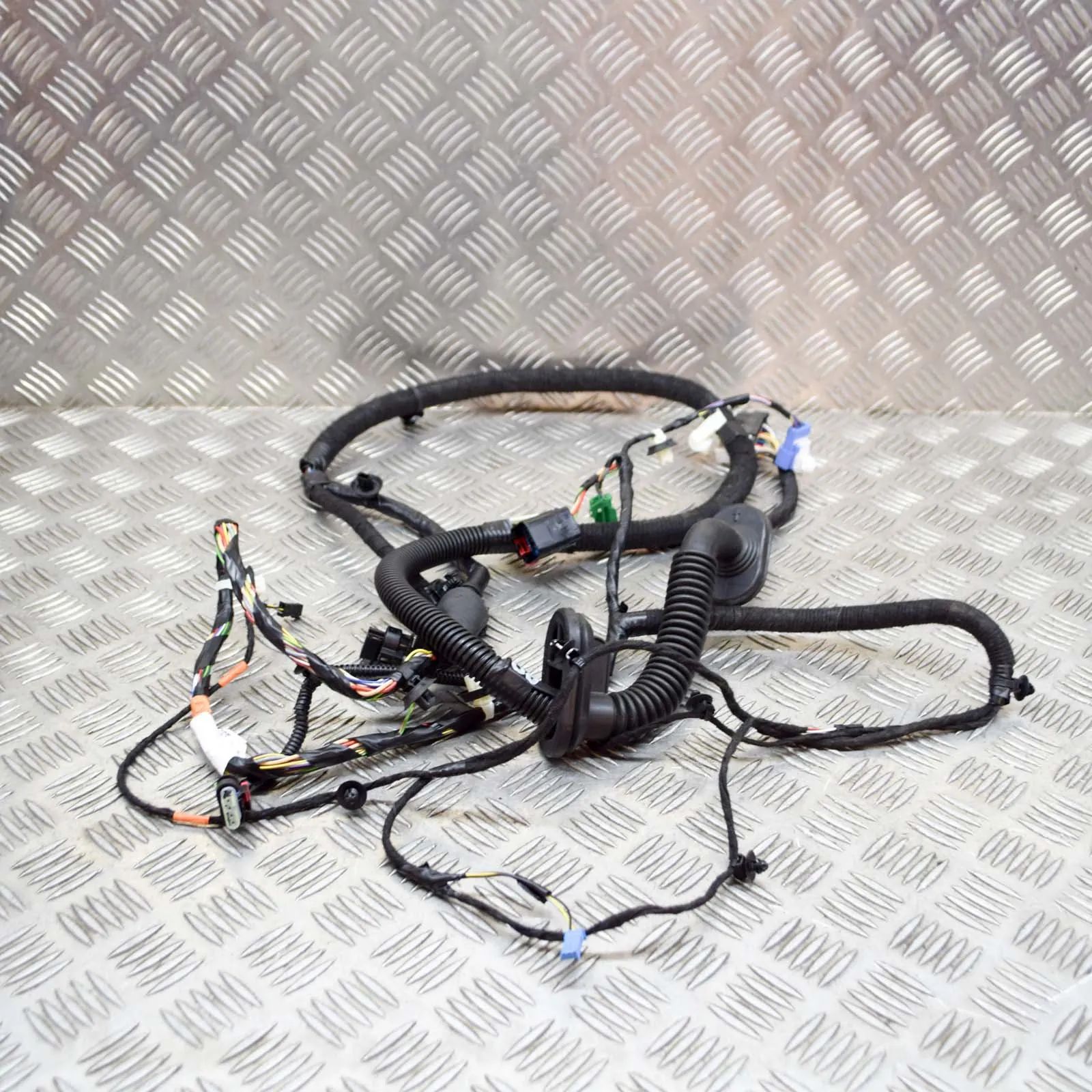 Tesla Model Y Door wiring — front right Door wiring — front right — TESLA MODEL Y (2019...