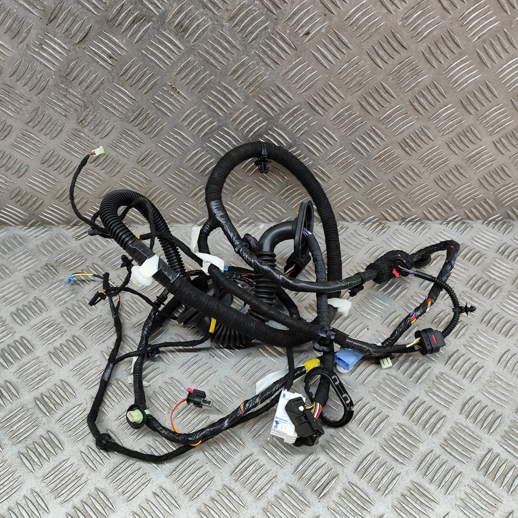 Tesla Model Y Door wiring — front left Door wiring — front left — TESLA MODEL Y (2019-...
