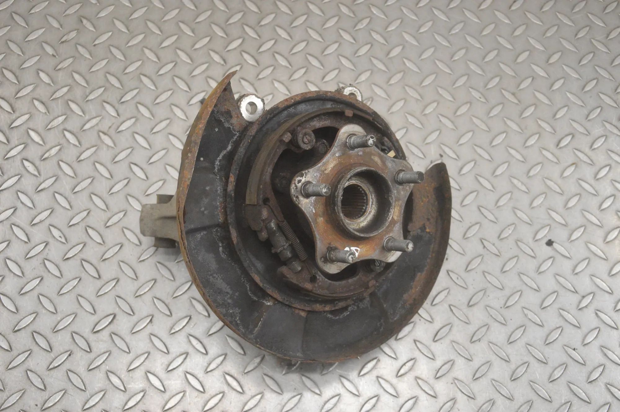Infiniti Q50 Rear Right Wheel Hub Rear Right Wheel Hub — INFINITI Q50 (2013-...)
...