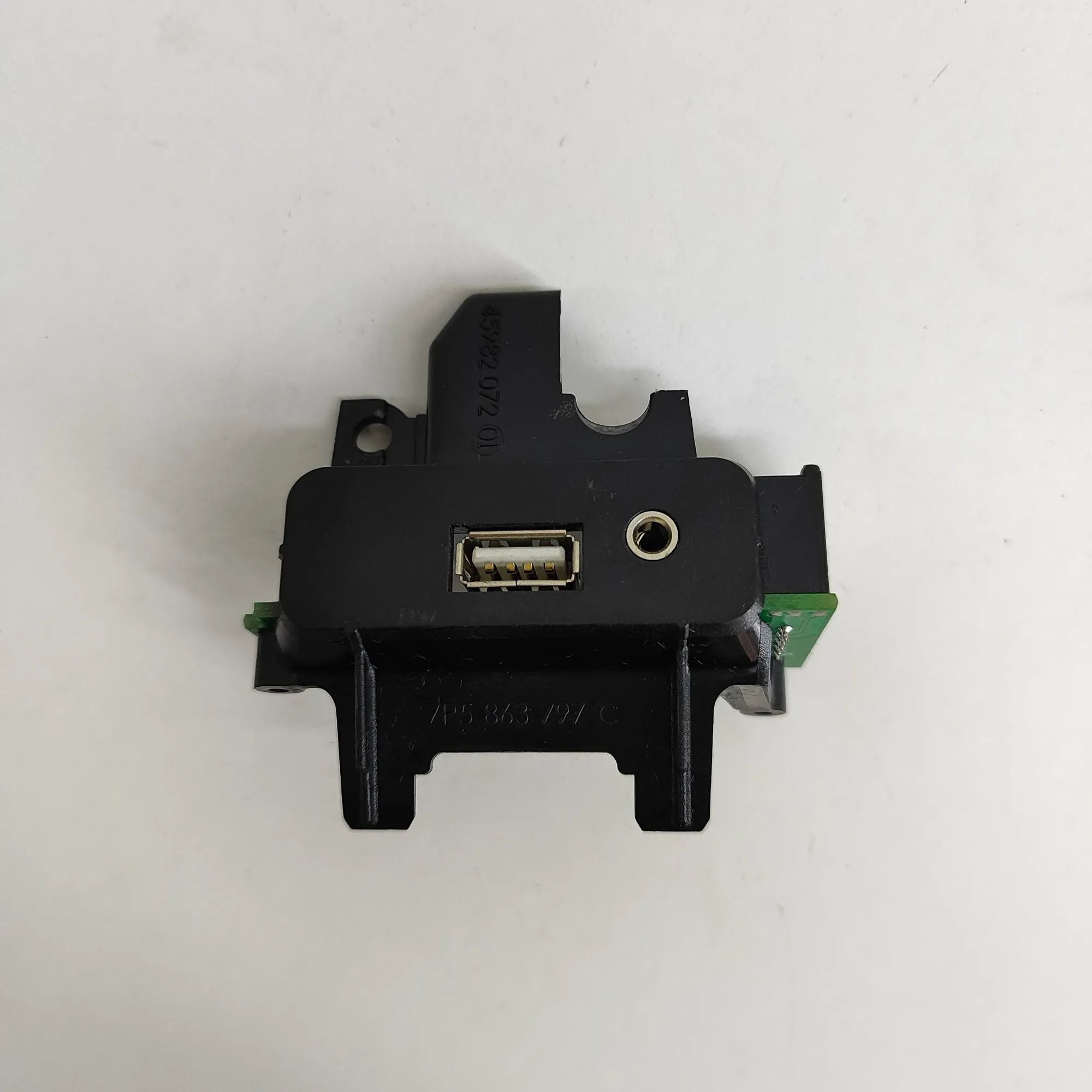 Porsche Cayenne USB/AUX input socket USB/AUX input socket — PORSCHE CAYENNE (92A) (2...