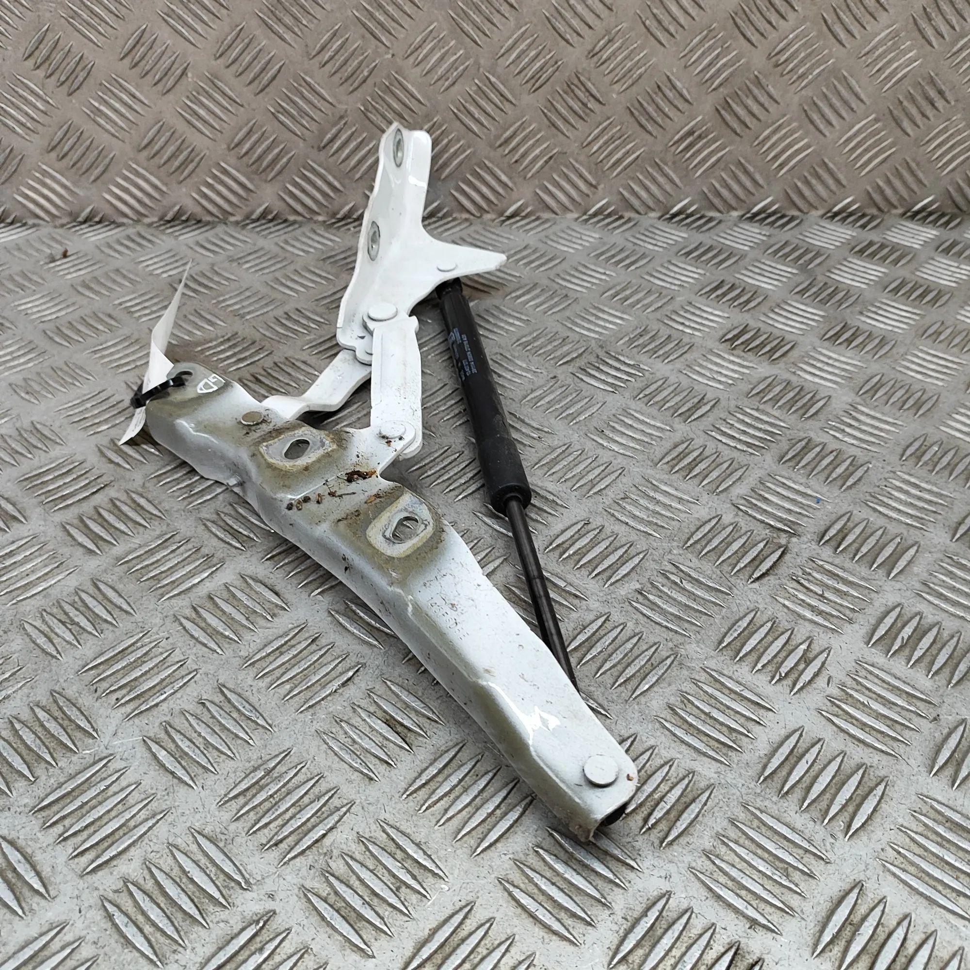 Opel Cascada Right Side Bootlid Hinge Right Side Bootlid Hinge — OPEL CASCADA (W13) (...
