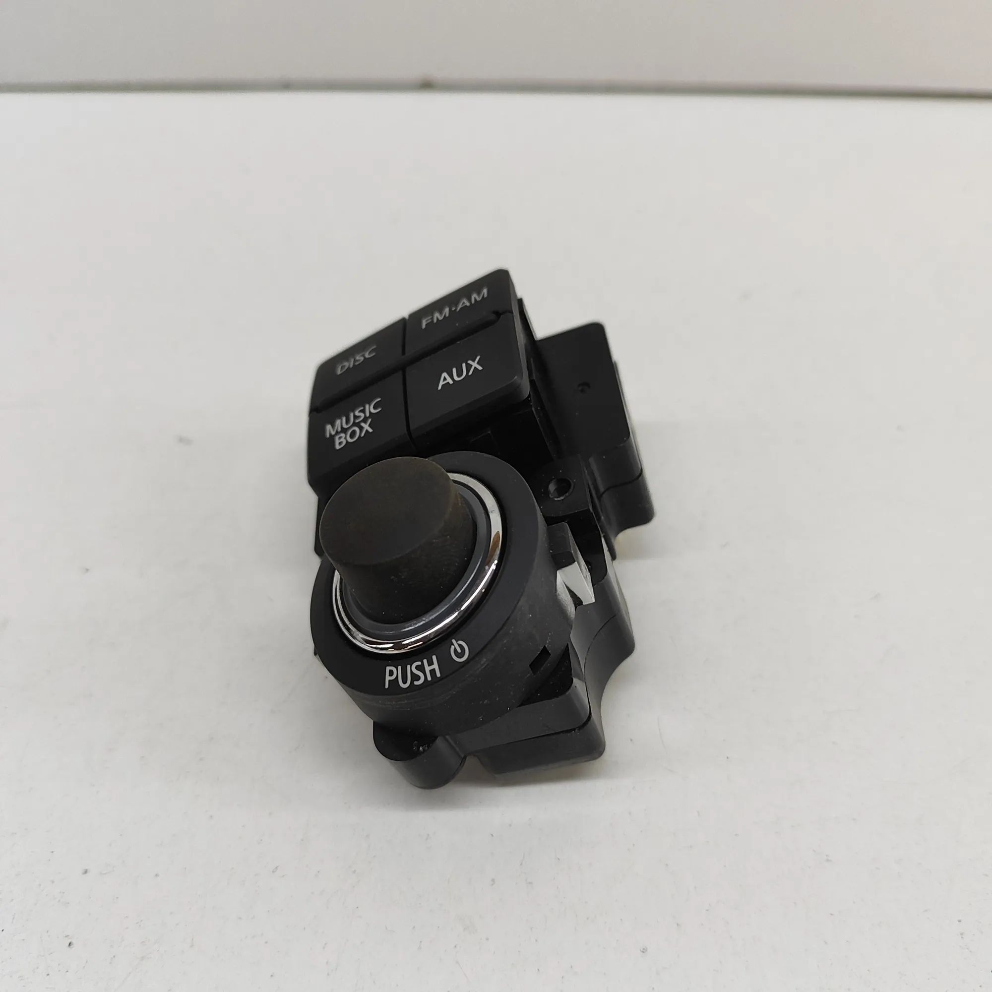 Nissan Pick Up / Navara / NP300 (D22) Audio player buttons Audio player buttons — NISSAN NP300 (NAVARA D40...
