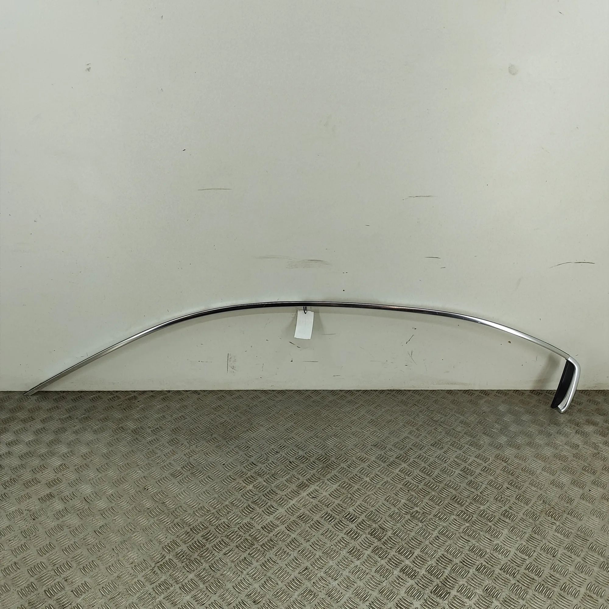 Maserati Ghibli Left Side Roof Strip Trim Left Side Roof Strip Trim — MASERATI GHIBLI (M1...
