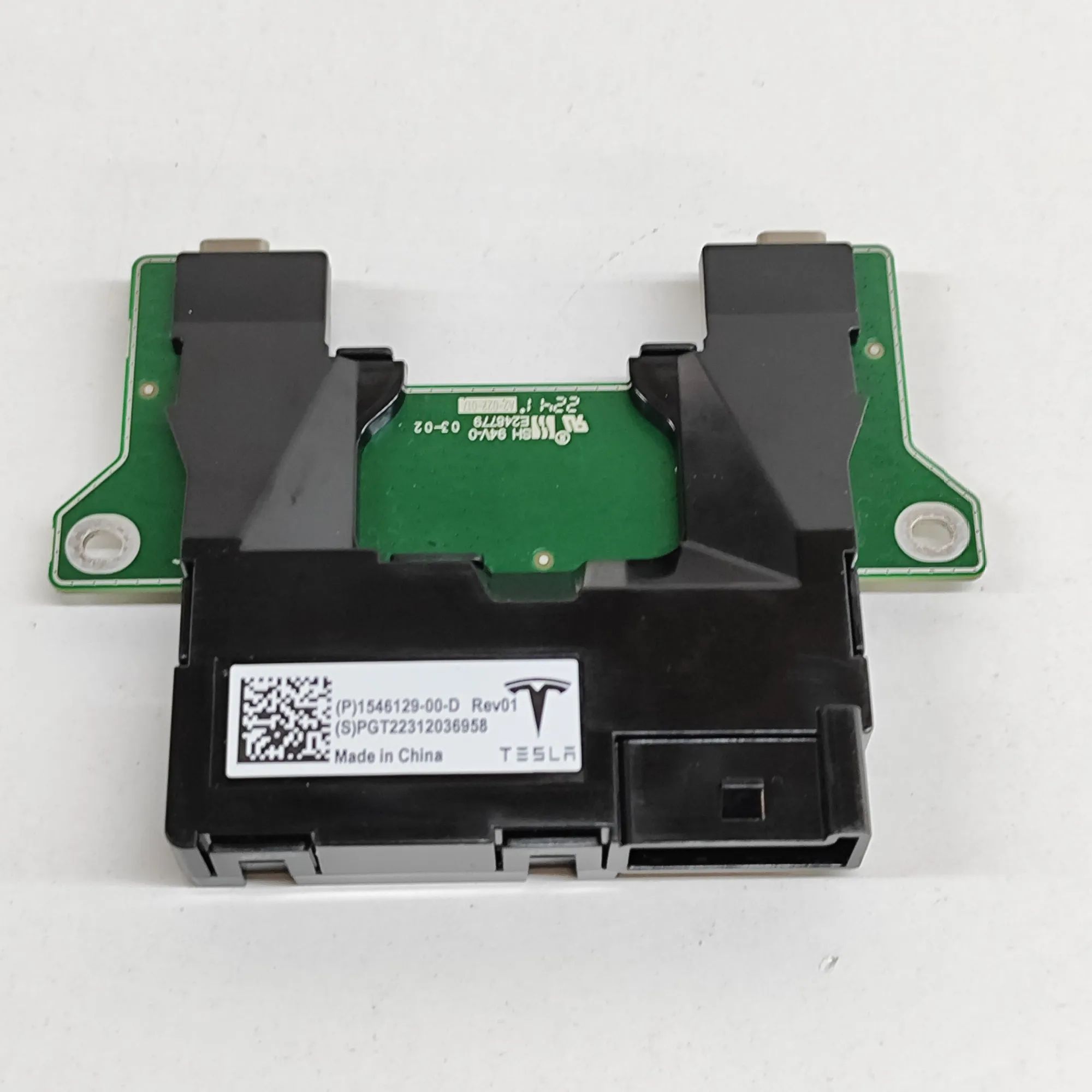 Tesla Model Y USB USB — TESLA MODEL Y (2019-...) — 1546129-00-D

...