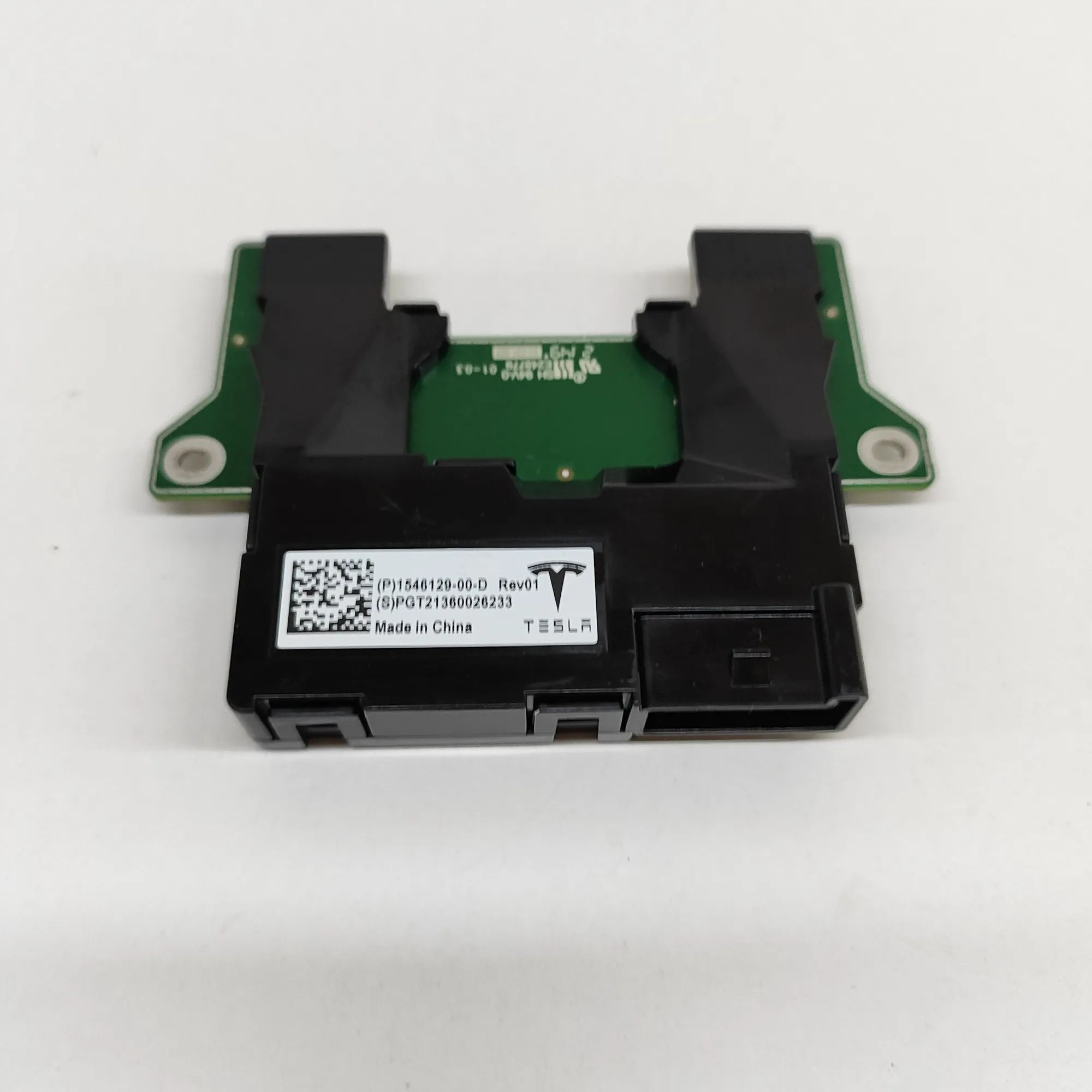 Tesla Model Y USB USB — TESLA MODEL Y (2019-...) — 1546129-61-D,1...