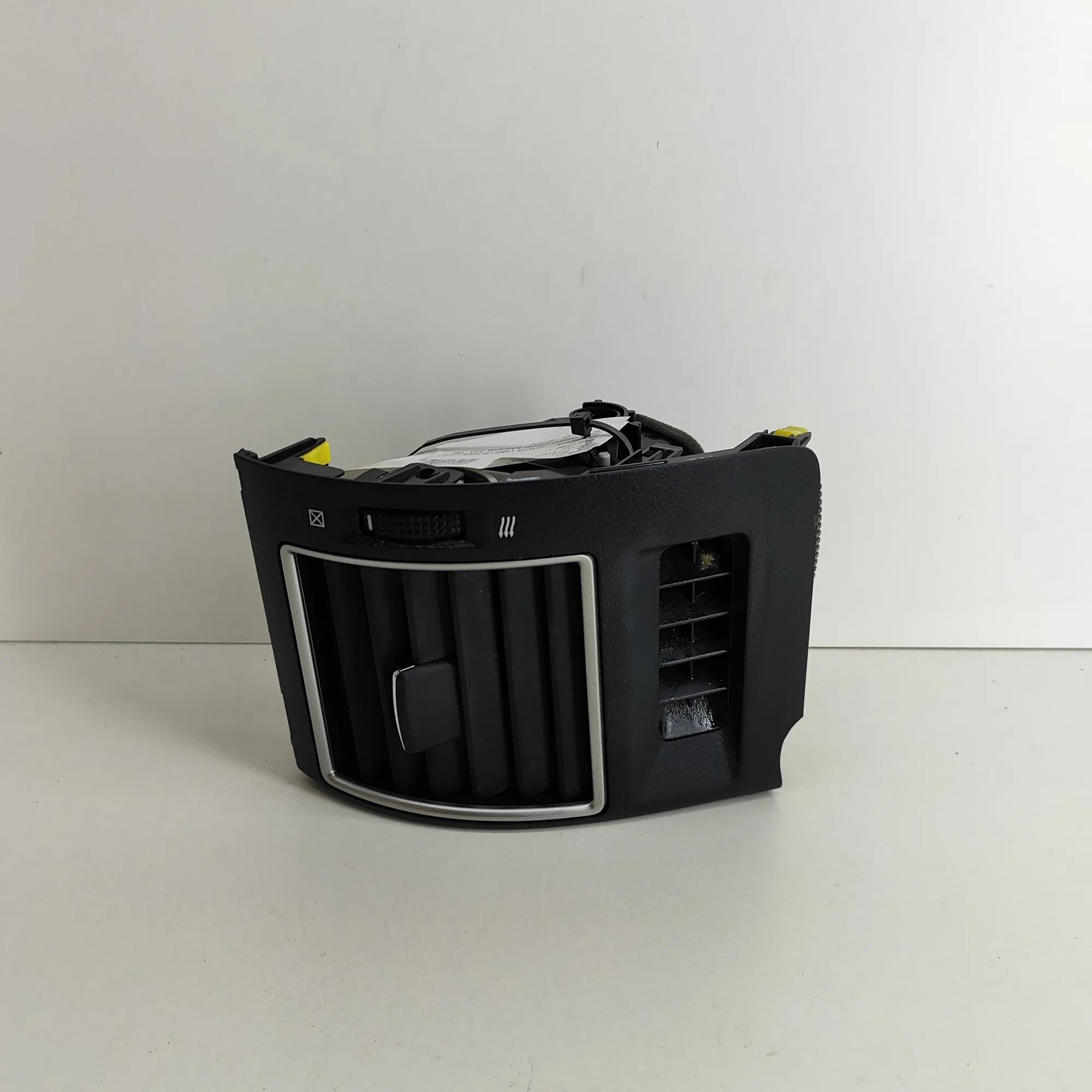 Toyota Land Cruiser 150 Dashboard Air Vents Dashboard Air Vents — TOYOTA LAND CRUISER (_J15...