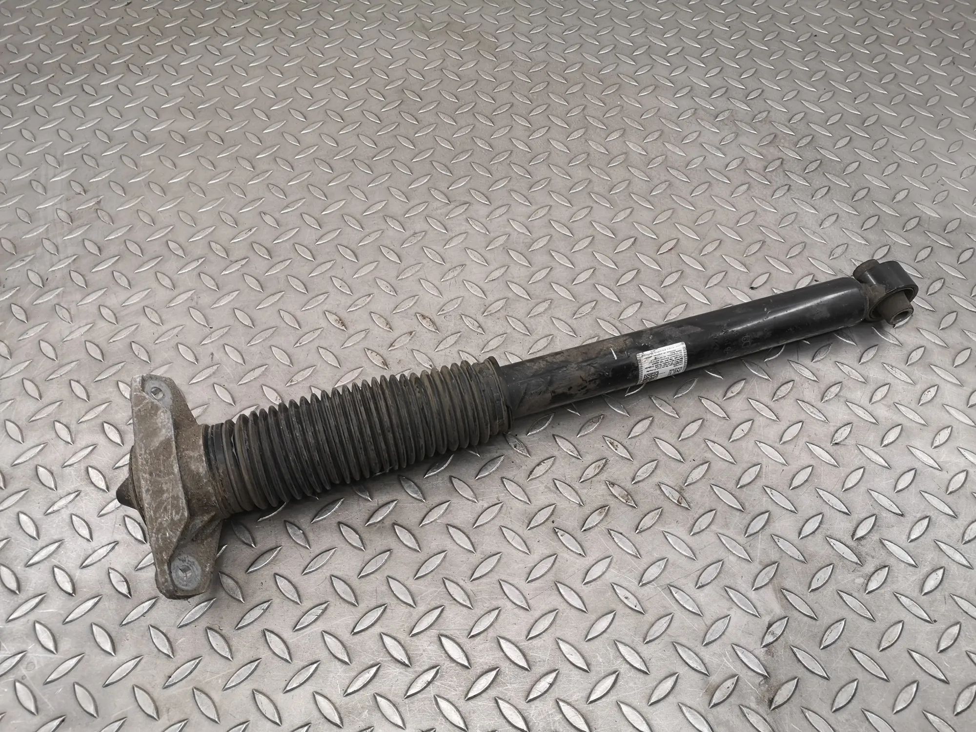 Hyundai Ioniq 5 Shock absorber — rear left Shock absorber — rear left — HYUNDAI IONIQ (5 N...