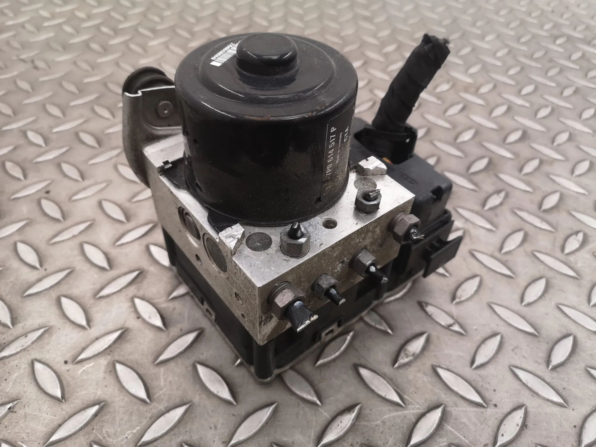 Porsche Cayenne ABS Hydraulipumppu ABS Pump — PORSCHE CAYENNE (92A) (2010-...) — 7...
