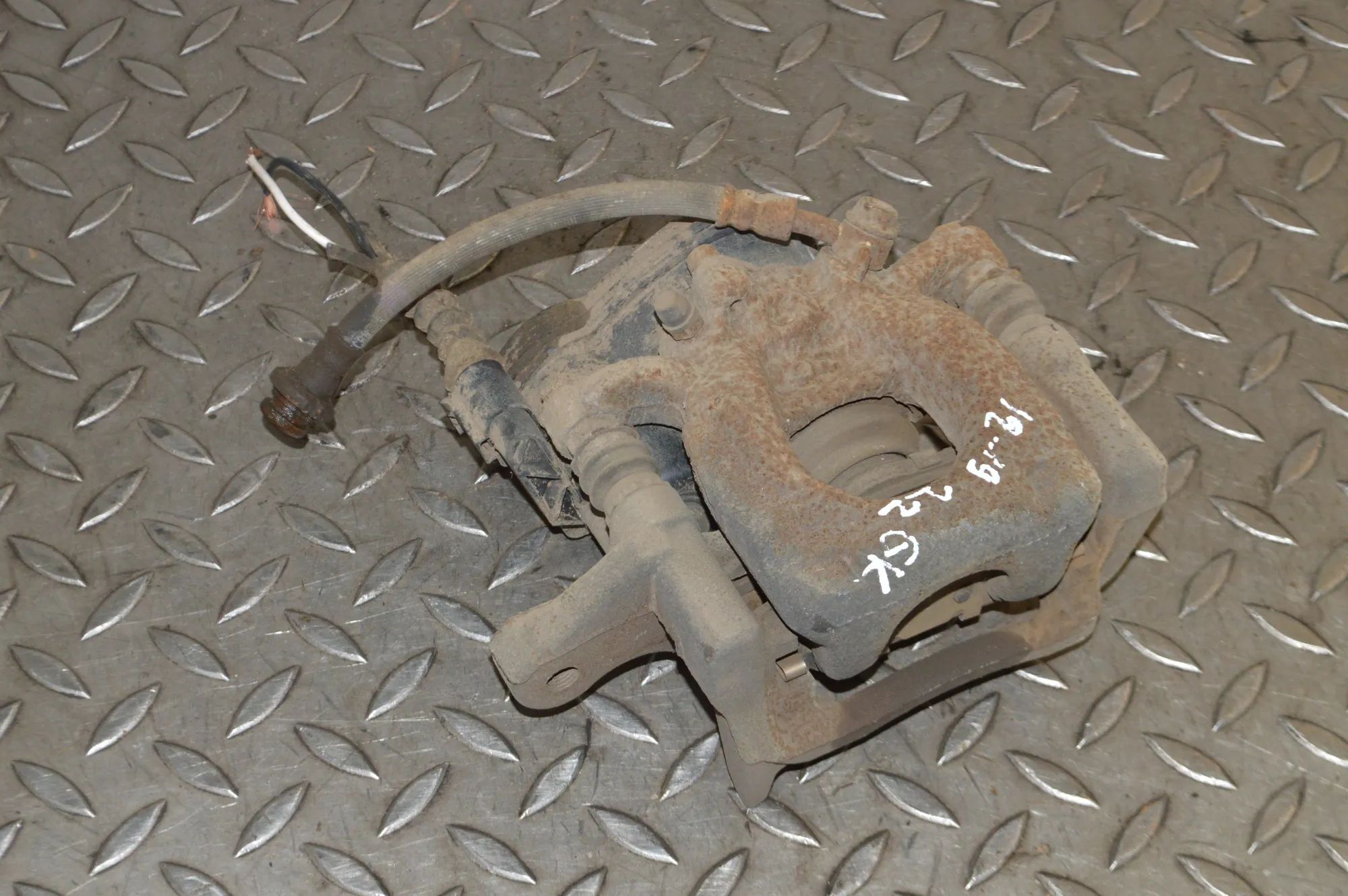 Nissan Qashqai (J11) Brake caliper — rear left Brake caliper — rear left — NISSAN QASHQAI (II ...