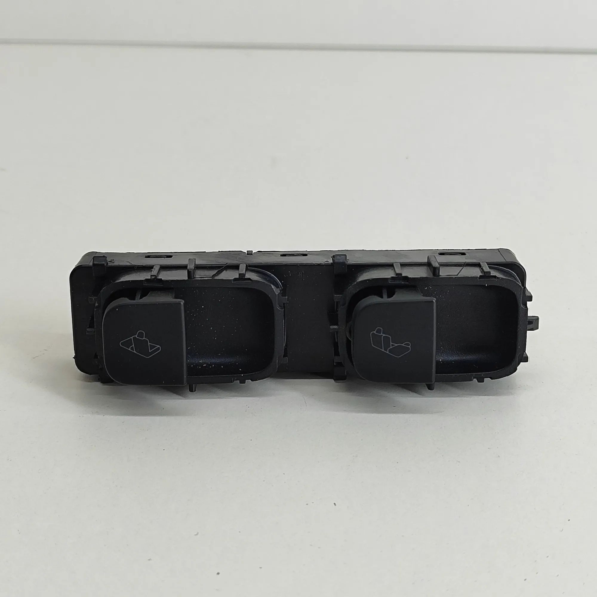 Tesla Model Y switches Switches — TESLA MODEL Y (2019-...) — 1493286-0...