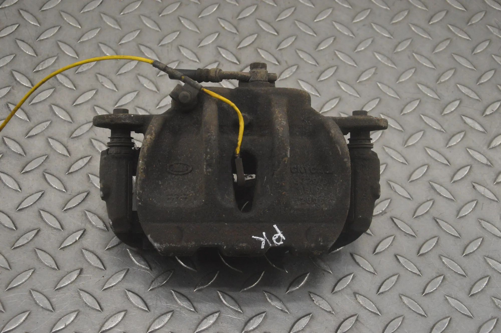 Land Rover Discovery Brake caliper — front left Brake caliper — front left — LAND ROVER DISCOVE...