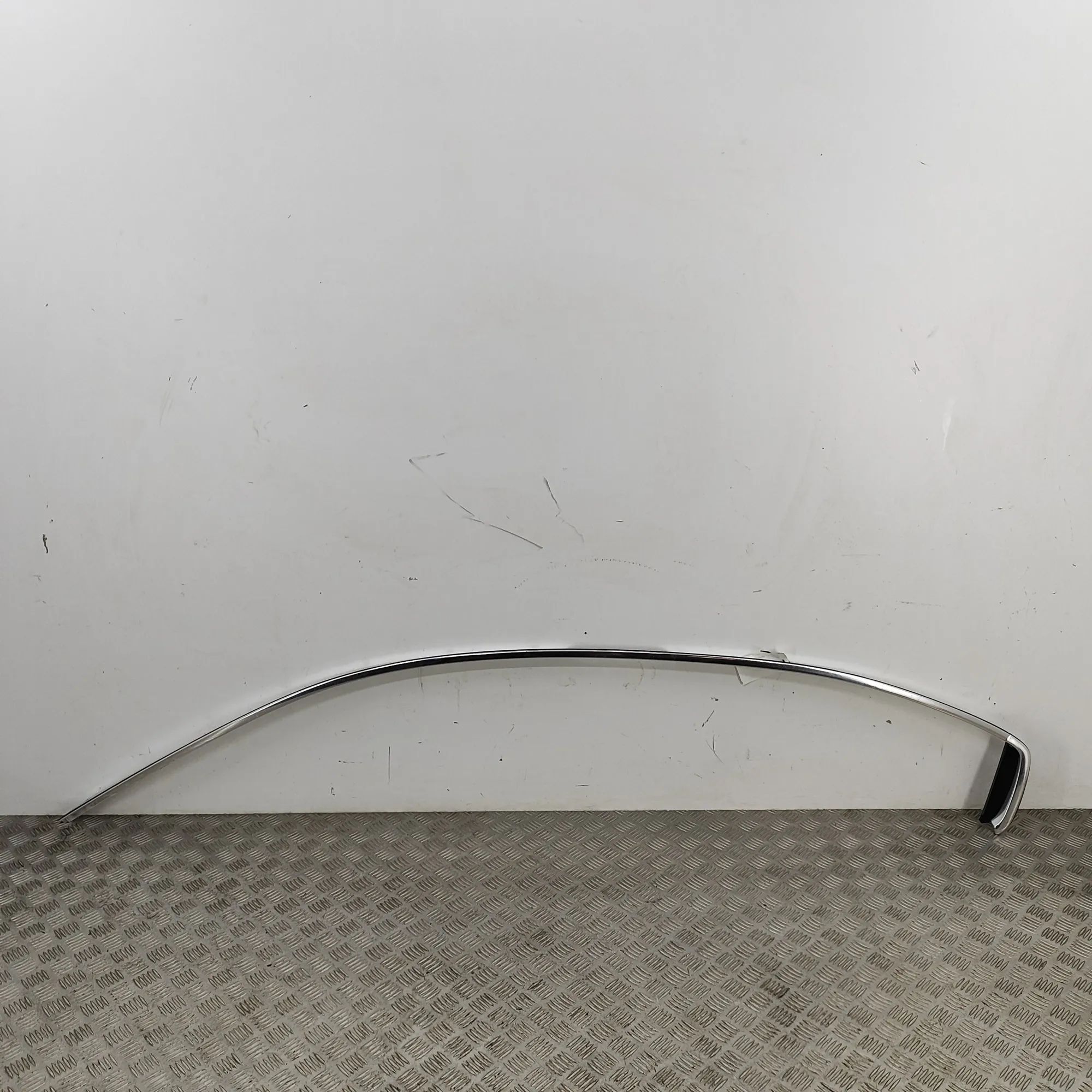 Maserati Ghibli Left Side Roof Strip Trim Left Side Roof Strip Trim — MASERATI GHIBLI (M1...