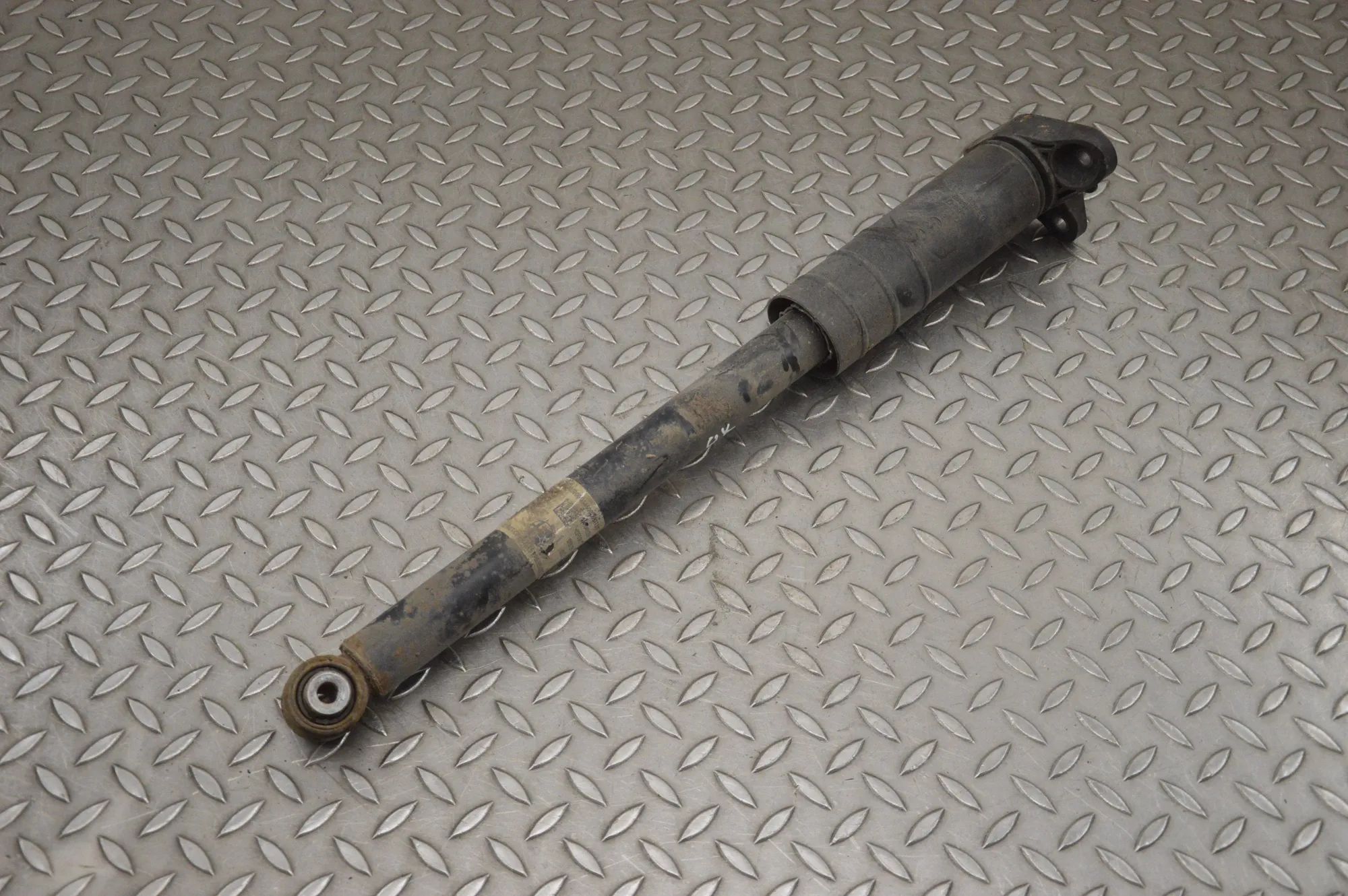 Alfa-Romeo Stelvio Shock absorber — rear left Shock absorber — rear left — ALFA ROMEO STELVIO...