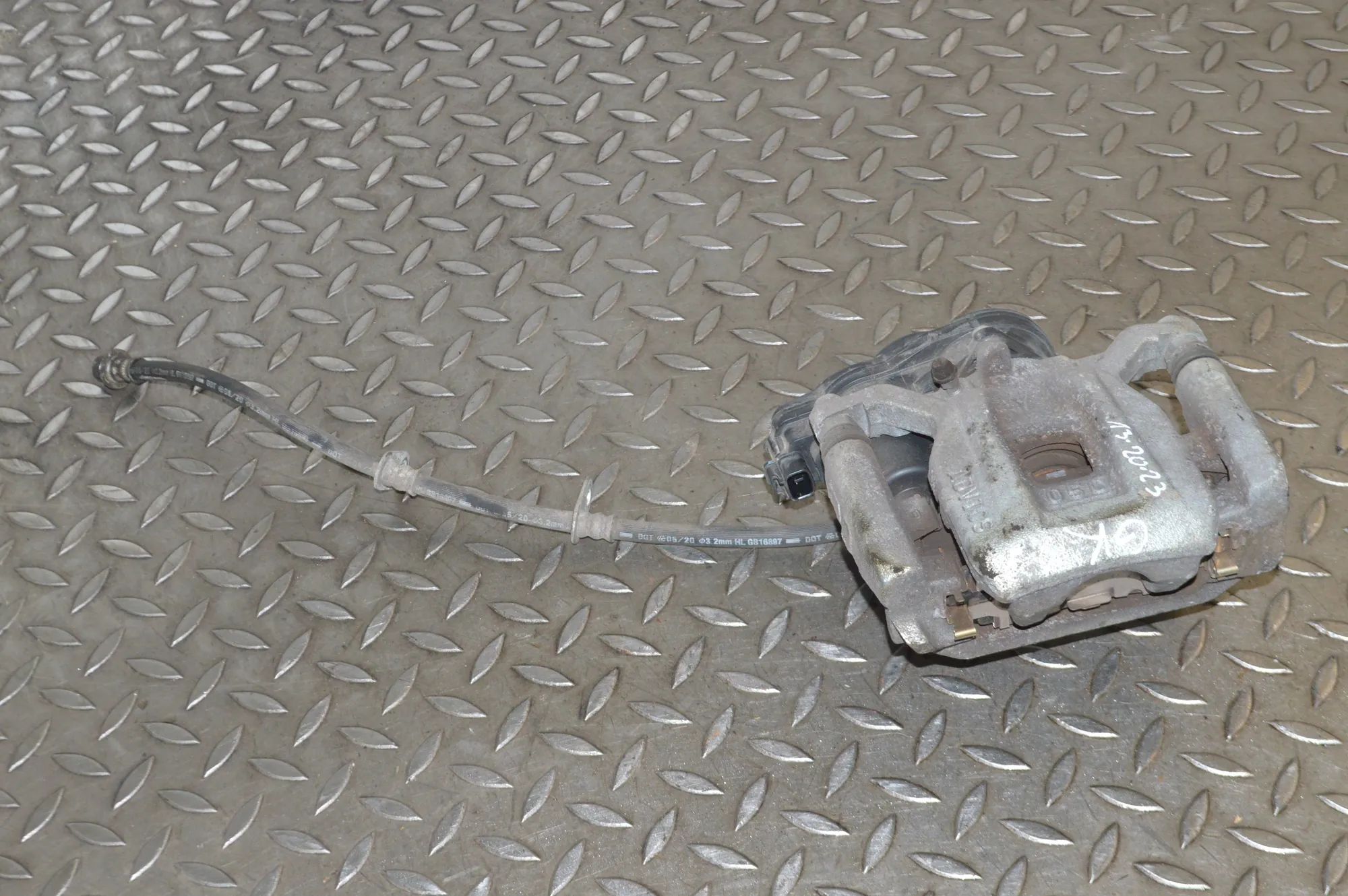 Lexus RX Brake caliper — rear left Brake caliper — rear left — LEXUS RX (_L2_) (20...